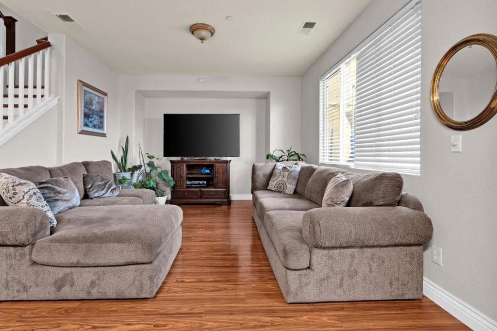 Greenfield, California, 93927, United States, 4 Bedrooms Bedrooms, ,3 BathroomsBathrooms,Residential,For Sale,1990832