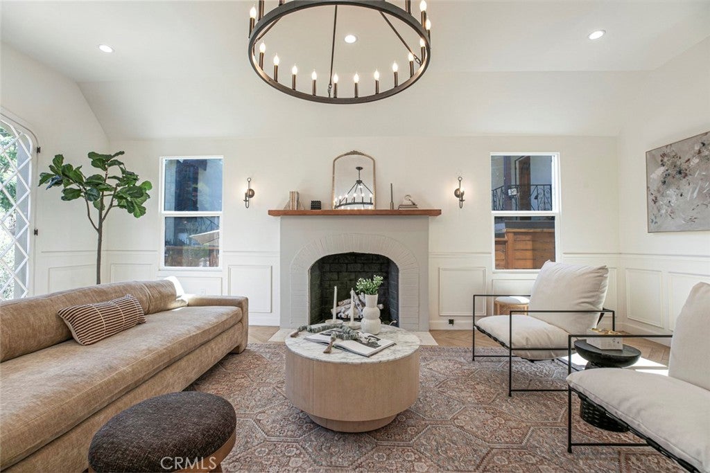 Los Angeles, California, 90027, United States, 4 Bedrooms Bedrooms, ,3 BathroomsBathrooms,Residential,For Sale,1942315