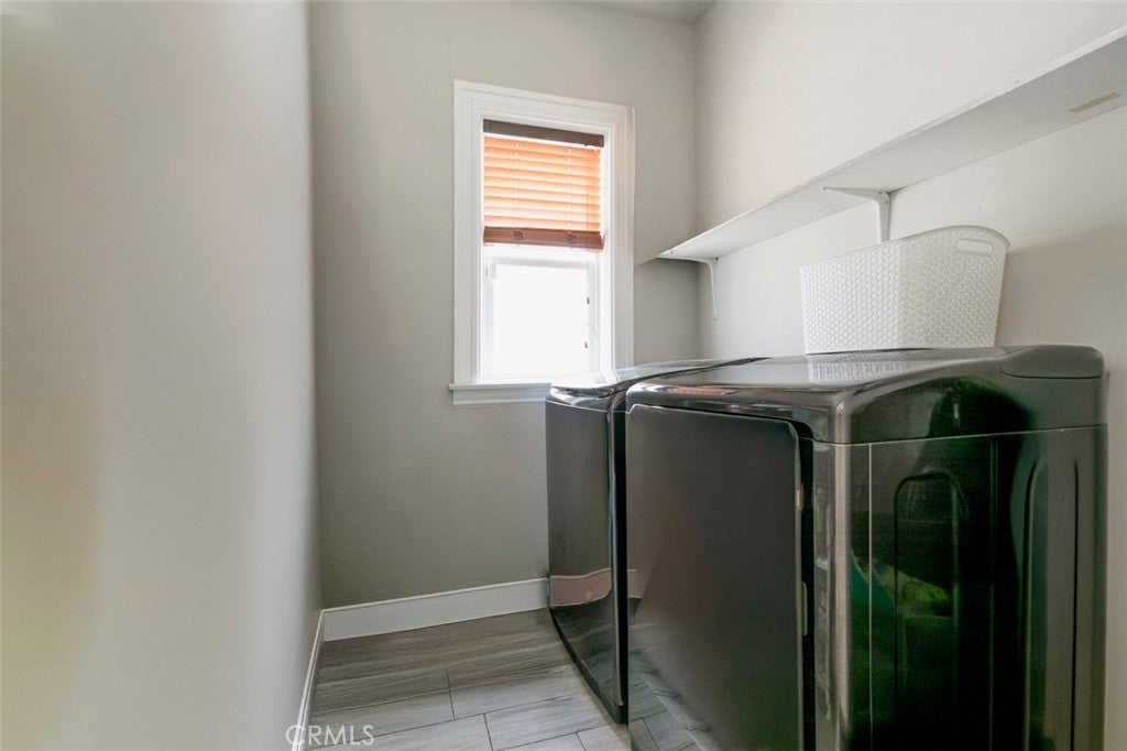 Los Angeles, California, 90006, United States, 5 Bedrooms Bedrooms, ,2 BathroomsBathrooms,Residential,For Sale,1940341