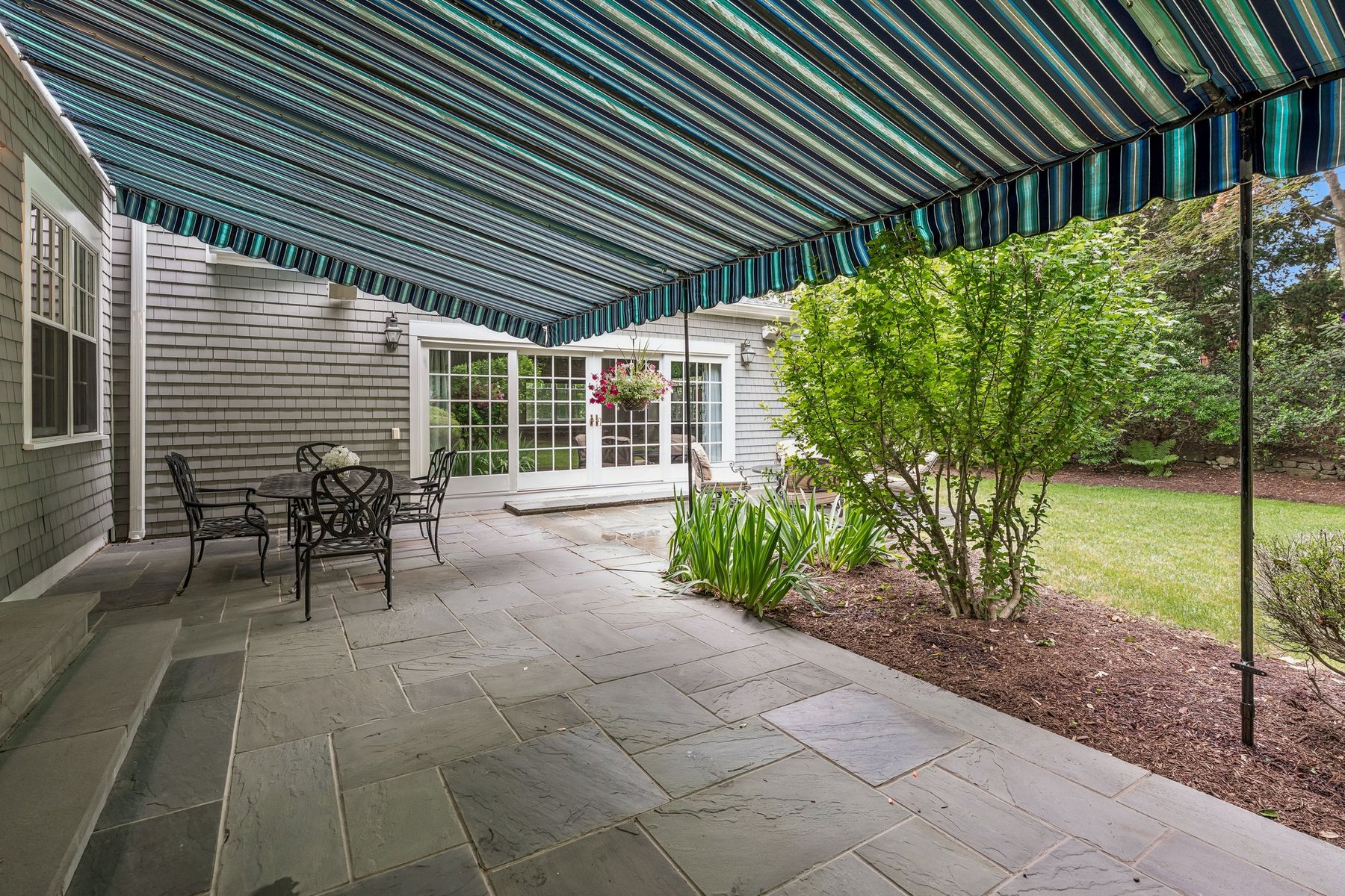  ?Cross Gates? Exceptional Colonial Set on a Beautifully Landscaped Property - 物件實景