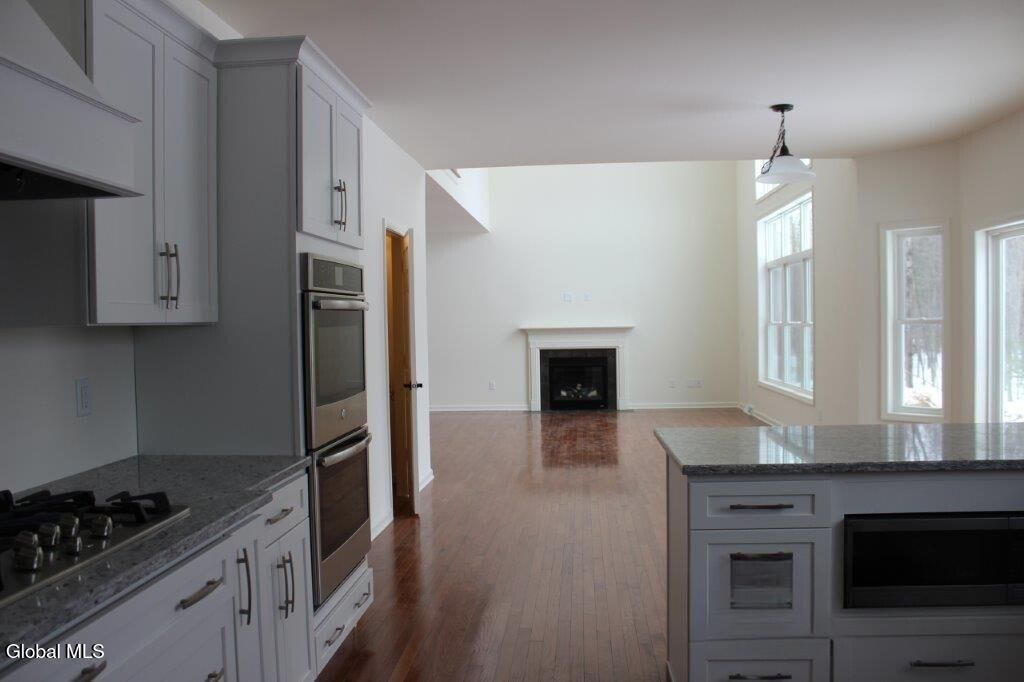 Mechanicville, New York, 12118, United States, 4 Bedrooms Bedrooms, ,3 BathroomsBathrooms,Residential,For Sale,1989044