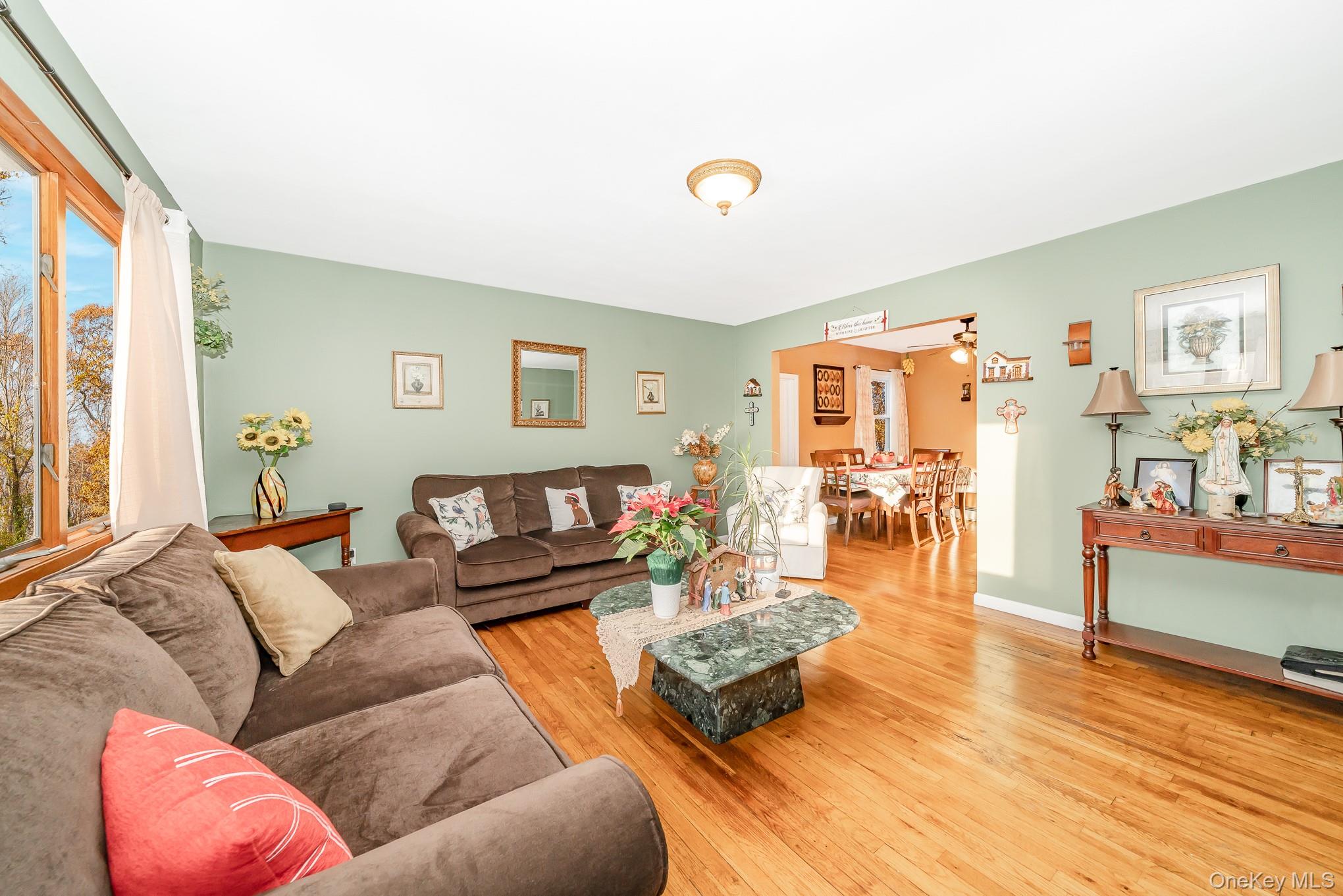 West Babylon, New York, 11704, United States, 3 Bedrooms Bedrooms, ,2 BathroomsBathrooms,Residential,For Sale,2005804