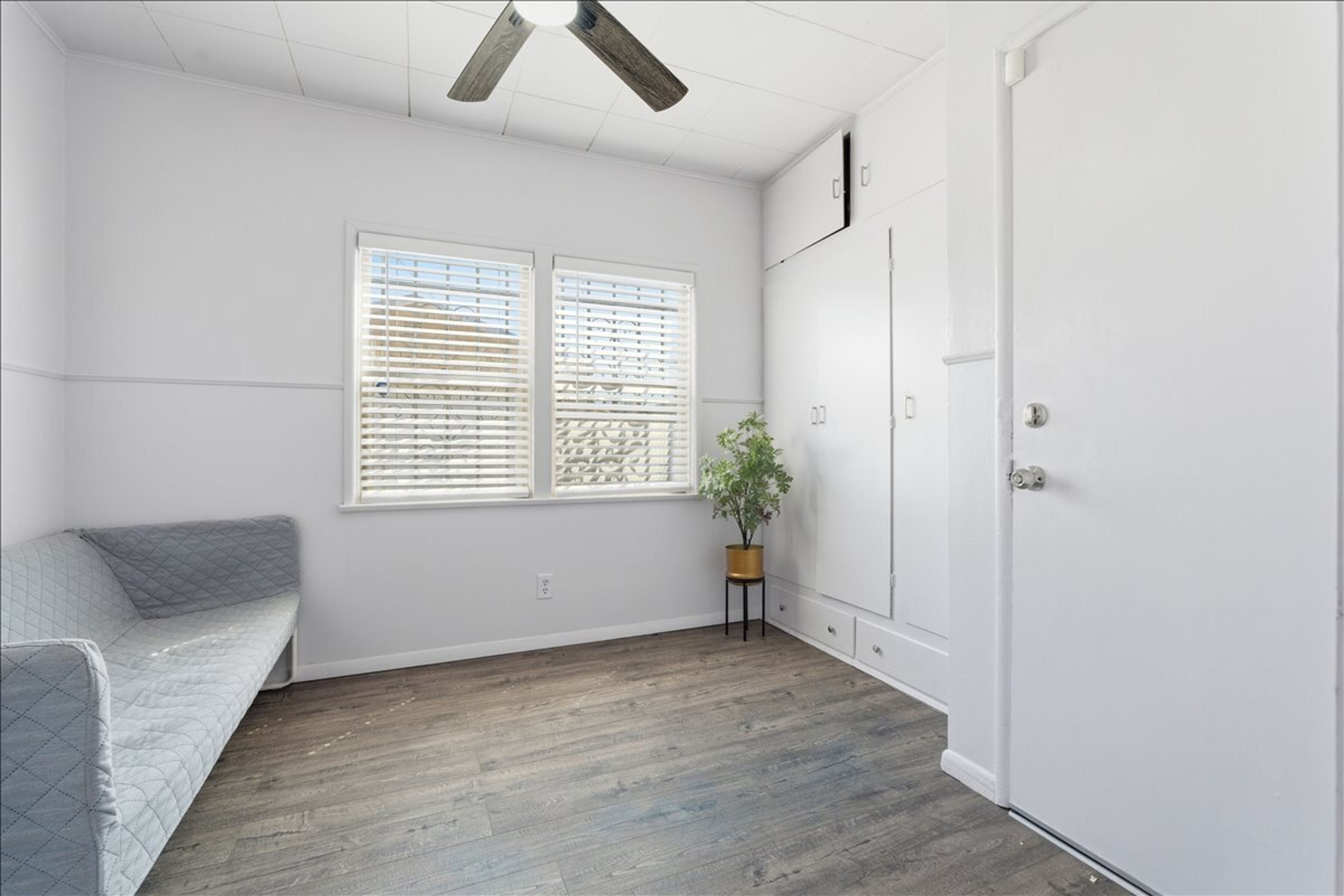  1232 W 74th St - 物件實景