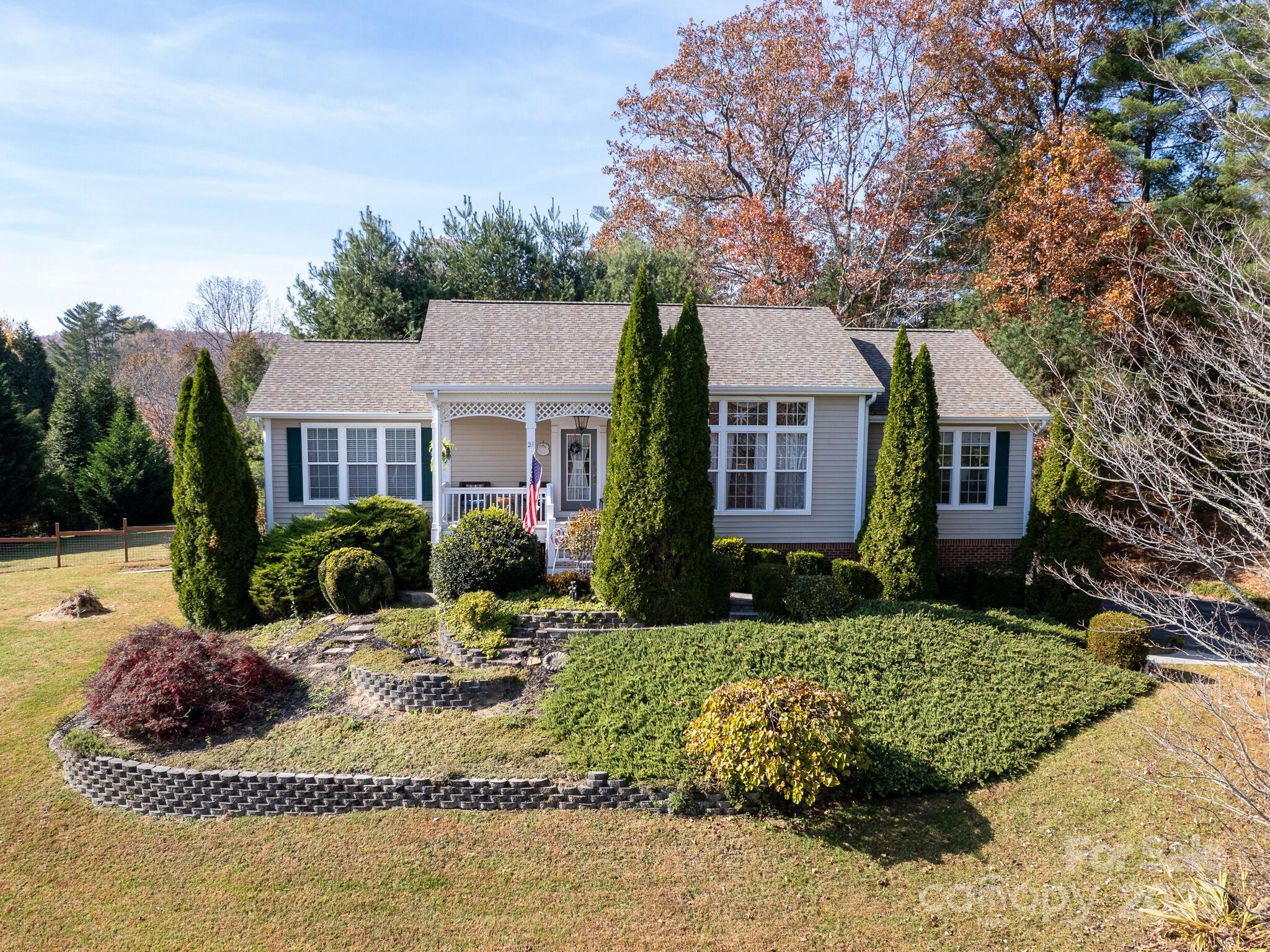 Hendersonville, North Carolina, 28739, United States, 3 Bedrooms Bedrooms, ,3 BathroomsBathrooms,Residential,For Sale,2005496