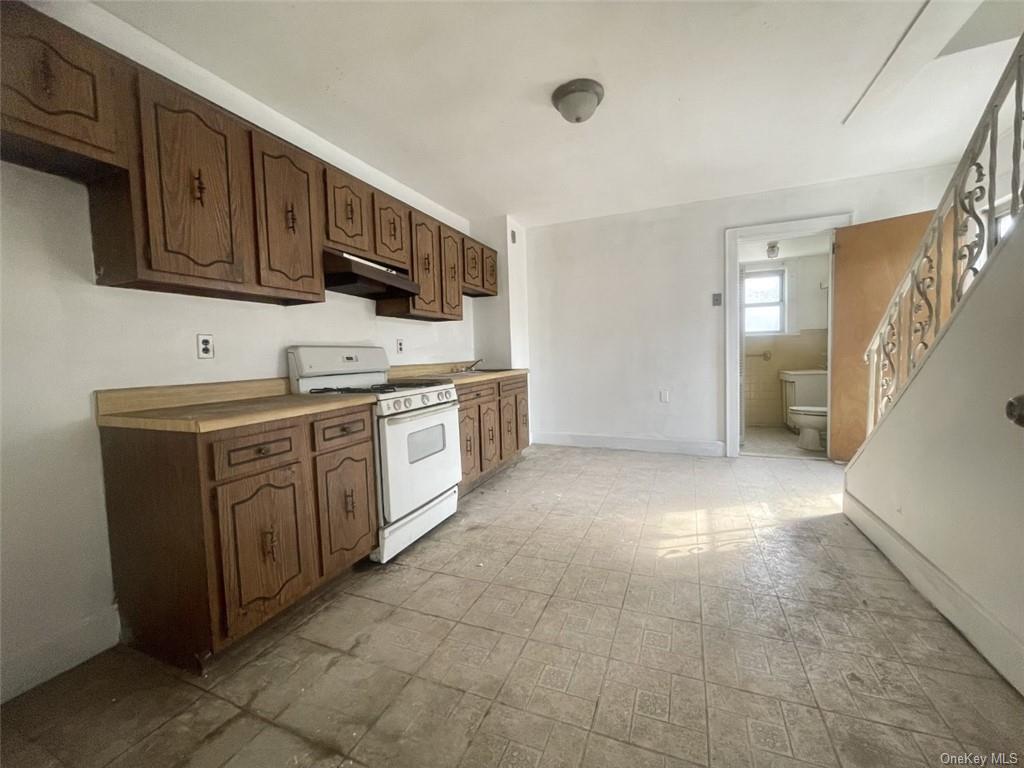 Dobbs Ferry, New York, 10522, United States, 4 Bedrooms Bedrooms, ,2 BathroomsBathrooms,Residential,For Sale,1888691