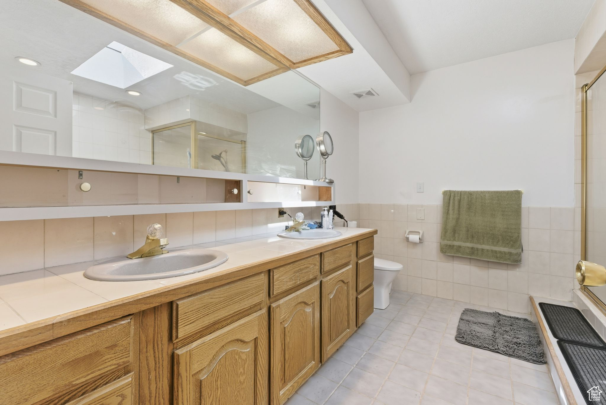 Tooele, Utah, 84074, United States, 4 Bedrooms Bedrooms, ,4 BathroomsBathrooms,Residential,For Sale,1989658