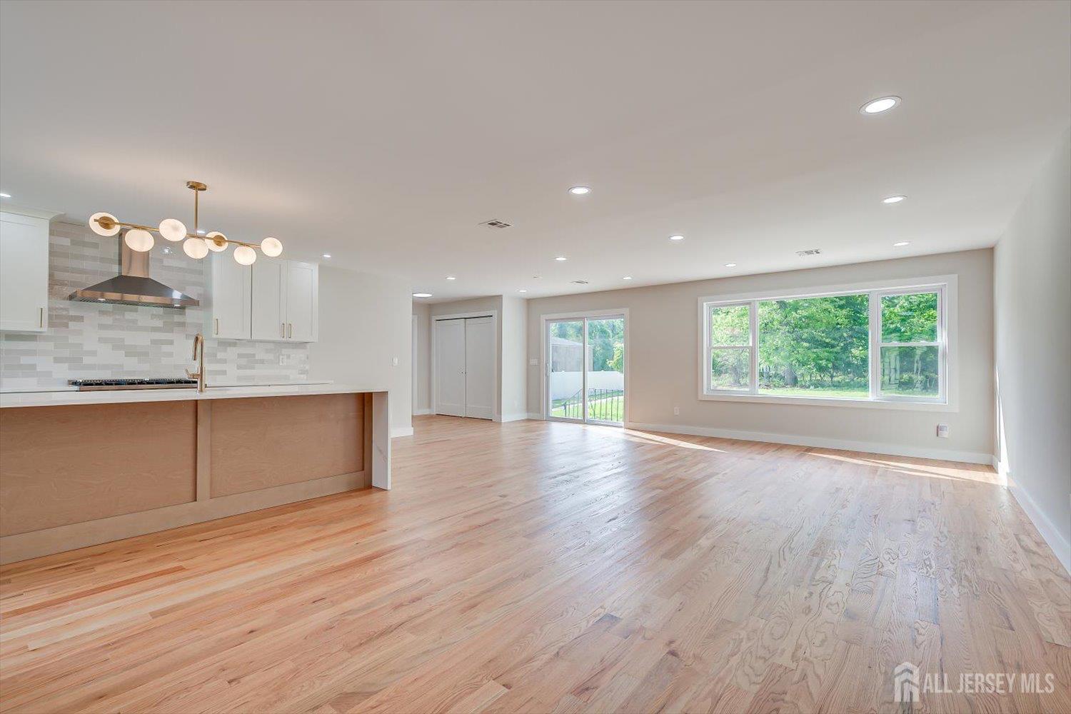 Piscataway, New Jersey, 08854, United States, 5 Bedrooms Bedrooms, ,3 BathroomsBathrooms,Residential,For Sale,2048679