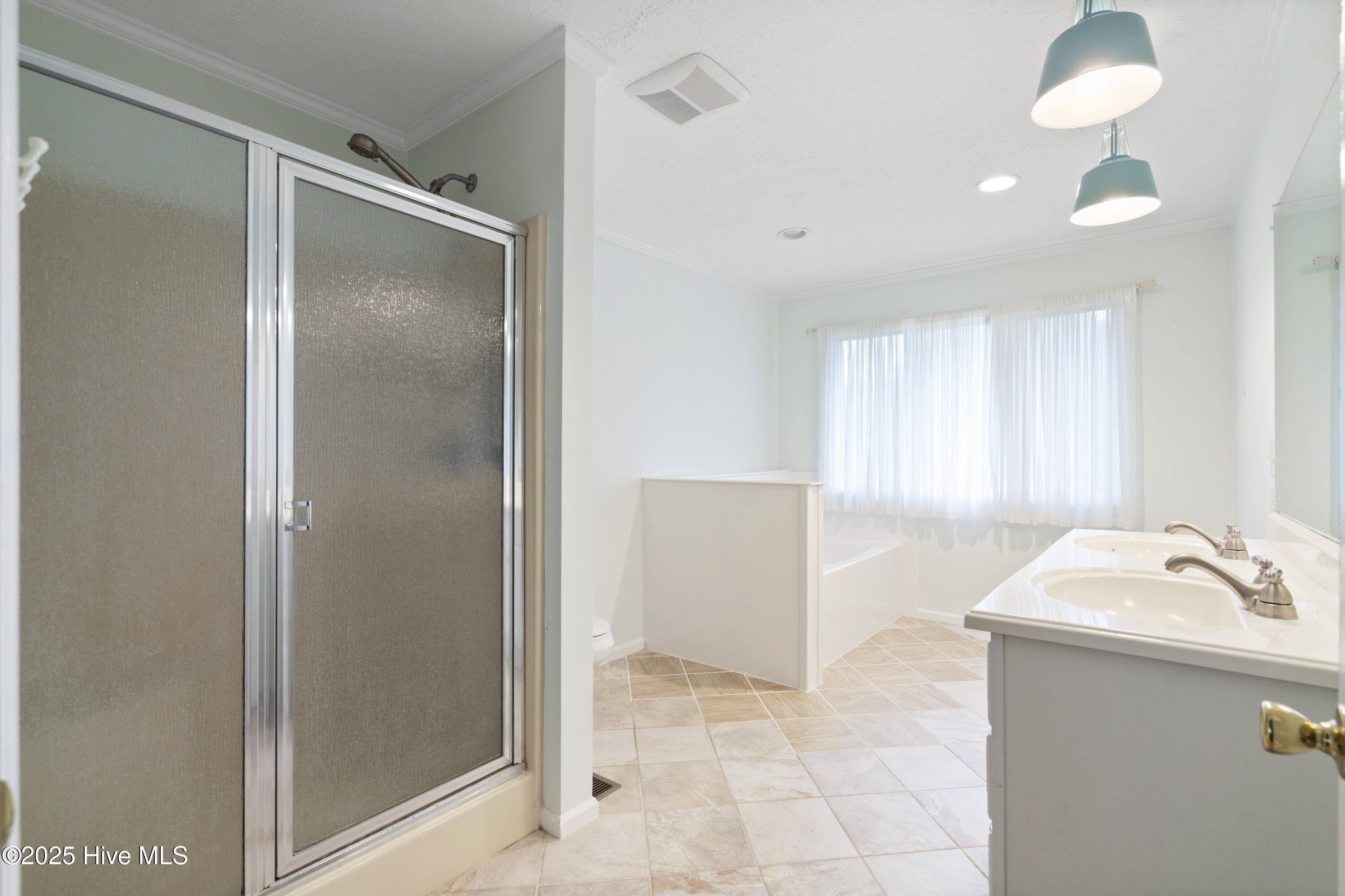 Emerald Isle, North Carolina, 28594, United States, 3 Bedrooms Bedrooms, ,3 BathroomsBathrooms,Residential,For Sale,1991113