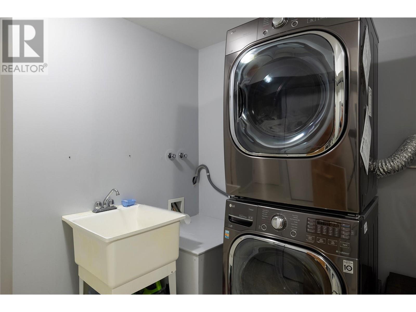 SPALLUMCHEEN, British Columbia, V4Y 0S8, CA, 5 Bedrooms Bedrooms, ,2 BathroomsBathrooms,Residential,For Sale,1950720
