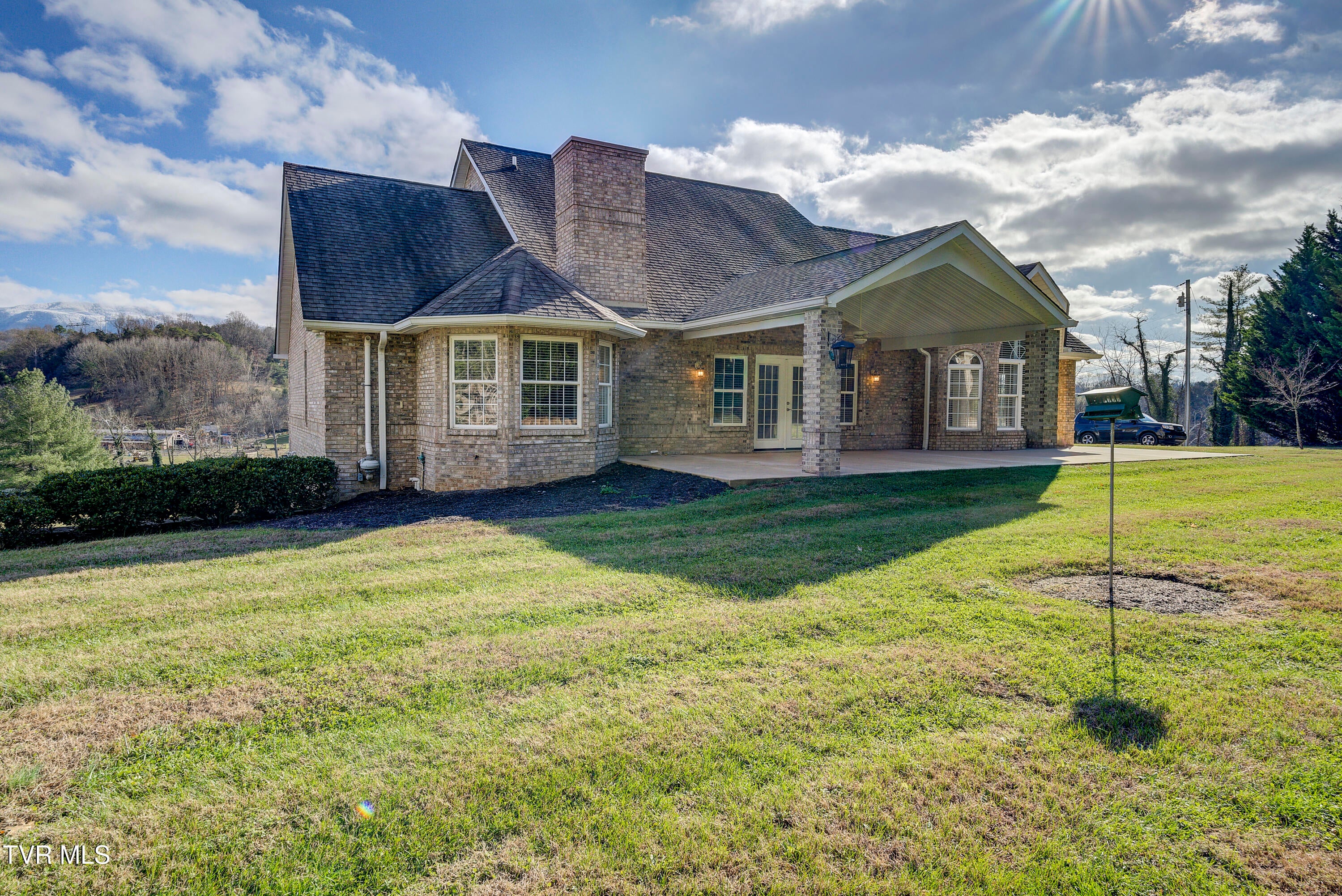 Bristol, Tennessee, 37620, United States, 4 Bedrooms Bedrooms, ,4 BathroomsBathrooms,Residential,For Sale,2001712