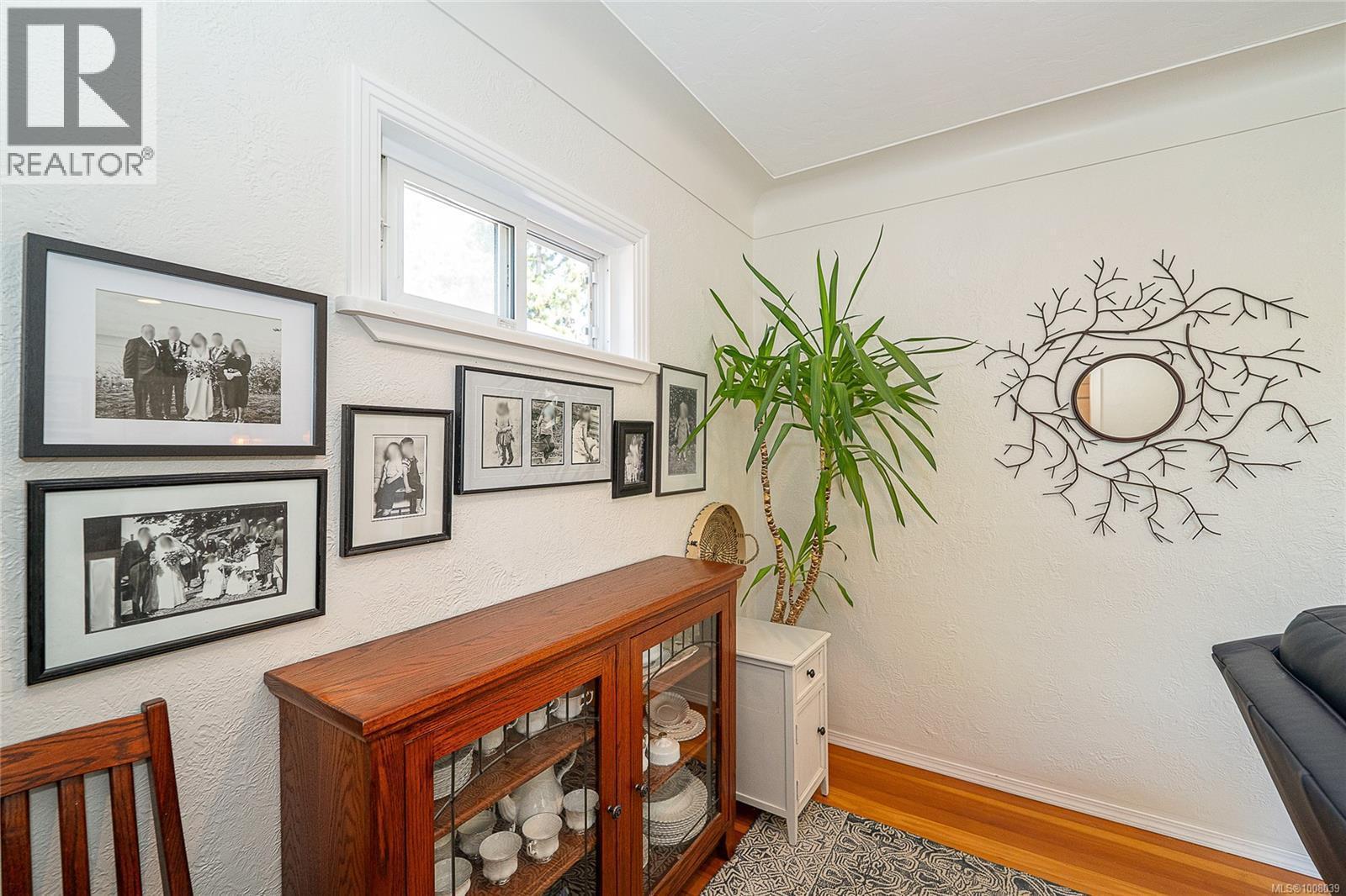 SAANICH, British Columbia, V8Z 3T7, CA, 2 Bedrooms Bedrooms, ,2 BathroomsBathrooms,Residential,For Sale,1948861