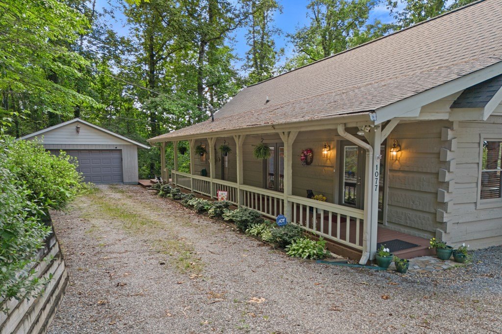Hiawassee, Georgia, 30546, United States, 3 Bedrooms Bedrooms, ,3 BathroomsBathrooms,Residential,For Sale,1880461