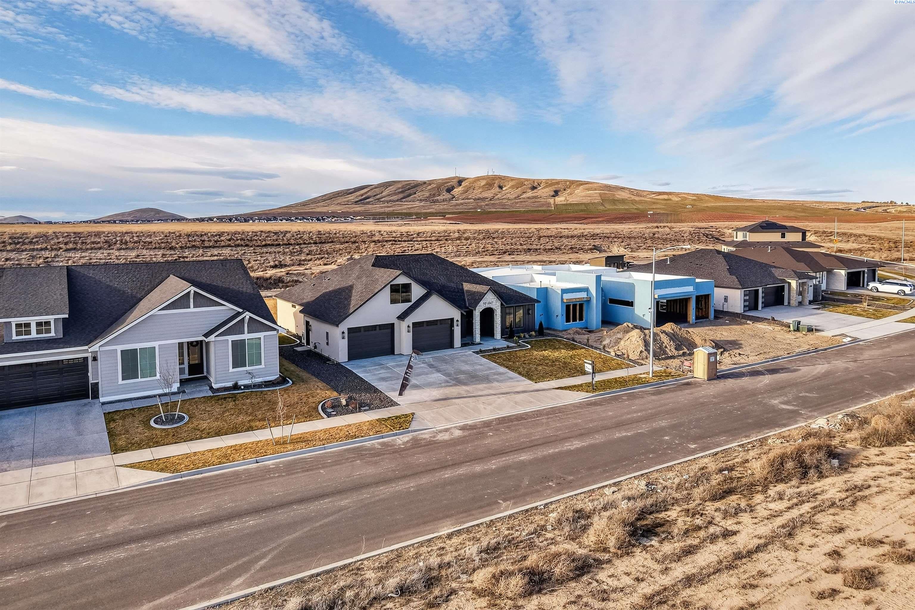 Richland, Washington, 99352, United States, 4 Bedrooms Bedrooms, ,3 BathroomsBathrooms,Residential,For Sale,2048138