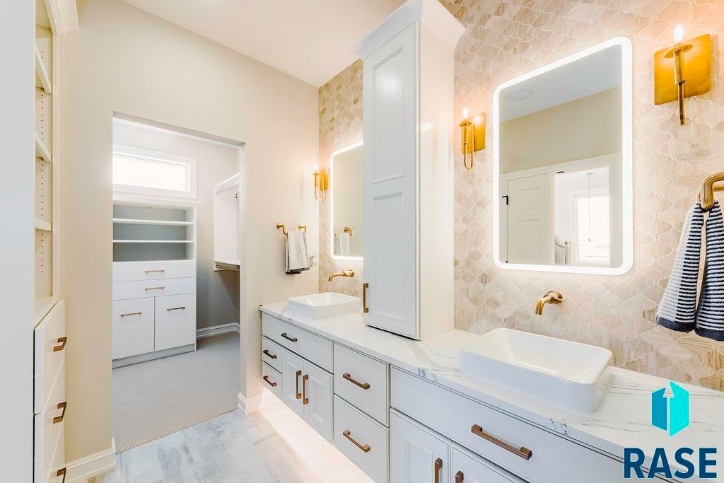 Sioux Falls, South Dakota, 57106, United States, ,Residential,For Sale,1986514