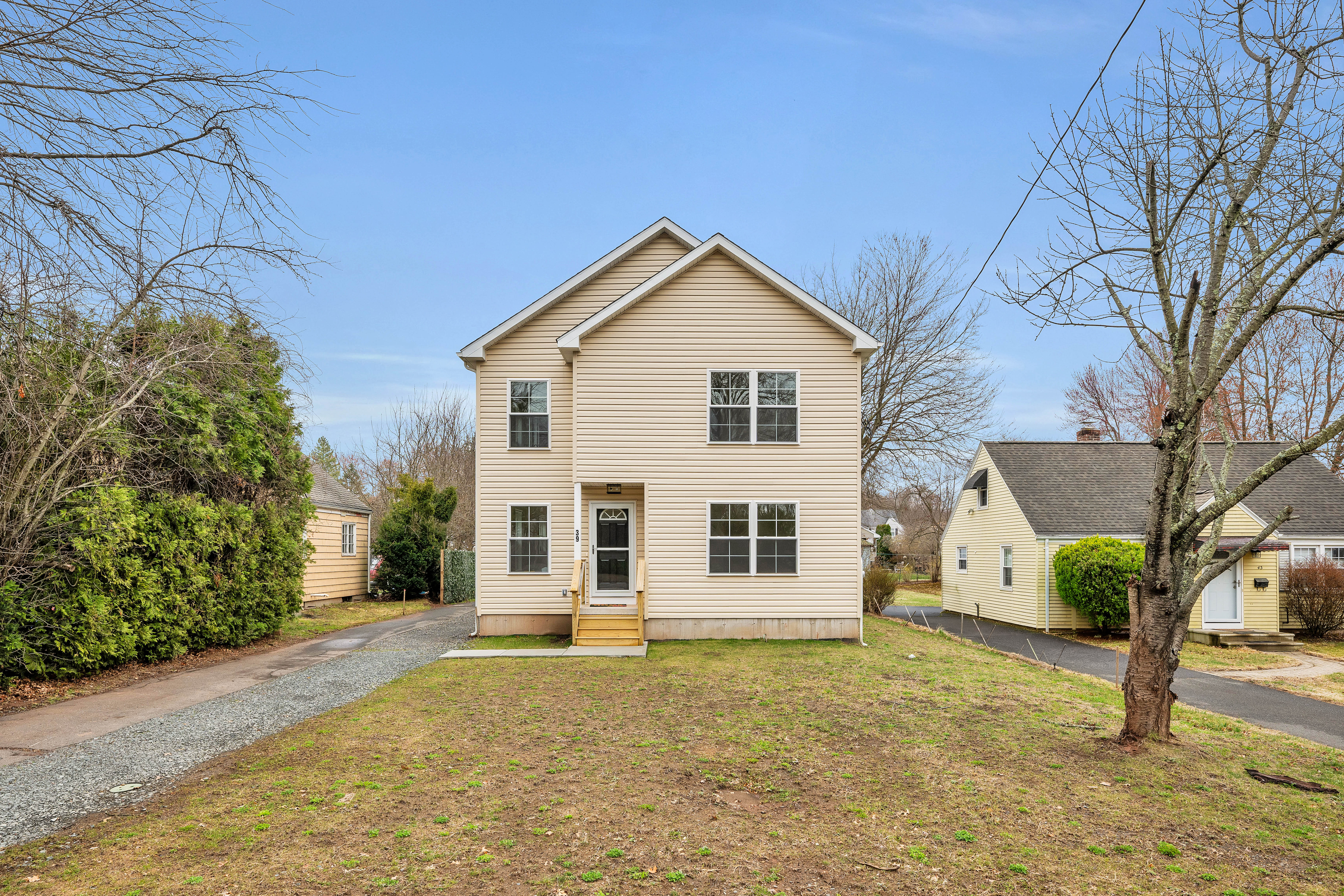 39 Robbins Avenue