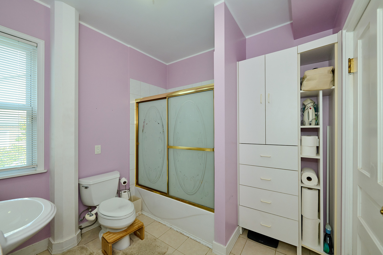 Arlington Heights, Illinois, 60004, United States, 5 Bedrooms Bedrooms, ,3 BathroomsBathrooms,Residential,For Sale,1947256