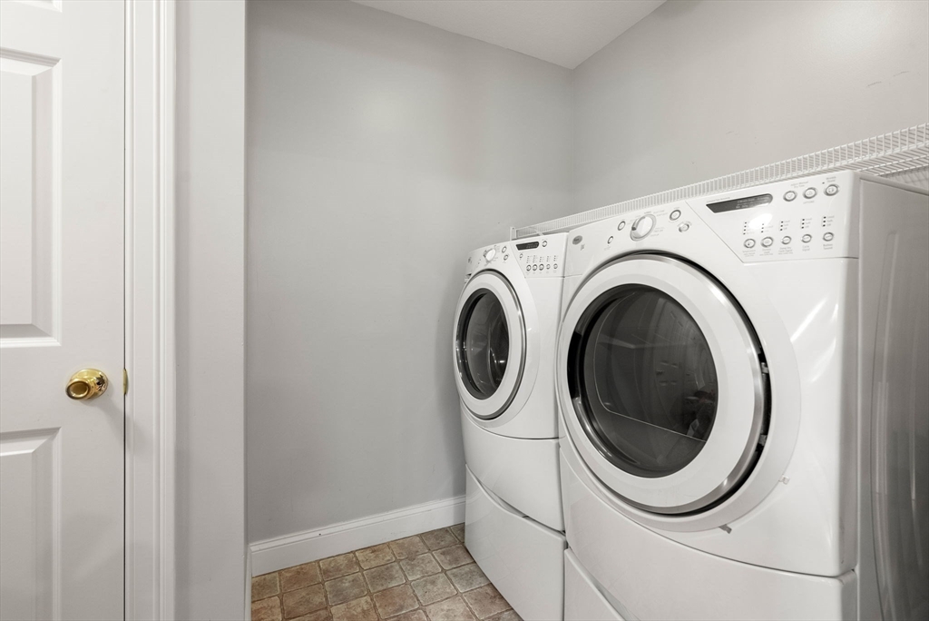 Ludlow, Massachusetts, 01056, United States, 3 Bedrooms Bedrooms, ,3 BathroomsBathrooms,Residential,For Sale,1942127