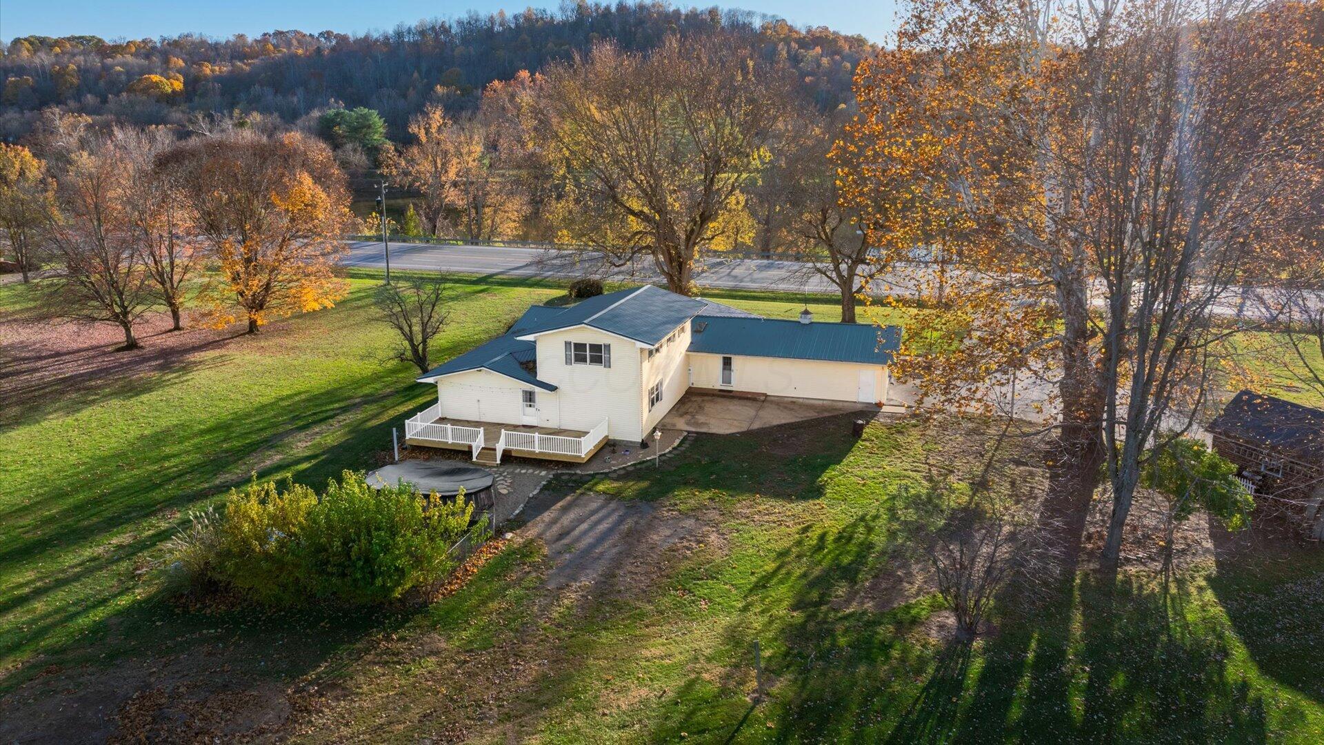 Zanesville, Ohio, 43701, United States, 5 Bedrooms Bedrooms, ,3 BathroomsBathrooms,Residential,For Sale,1988583
