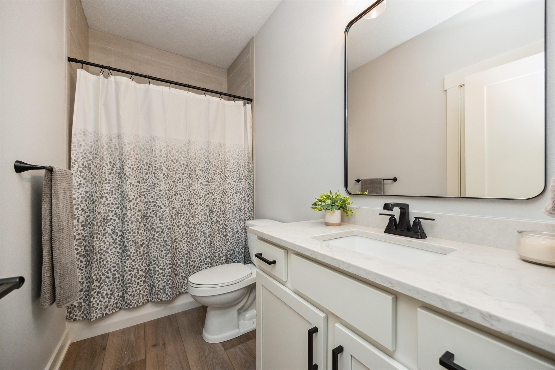 Clive, Iowa, 50325, United States, 4 Bedrooms Bedrooms, ,3 BathroomsBathrooms,Residential,For Sale,1927799