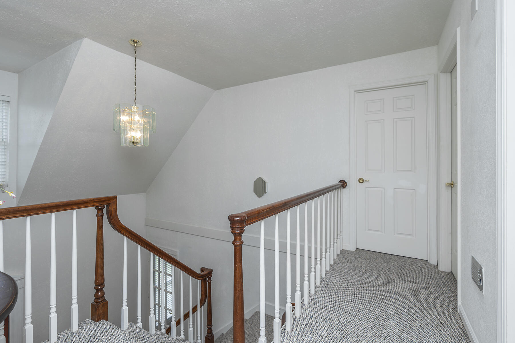 Jeffersonville, Kentucky, 40337, United States, 5 Bedrooms Bedrooms, ,4 BathroomsBathrooms,Residential,For Sale,1989610