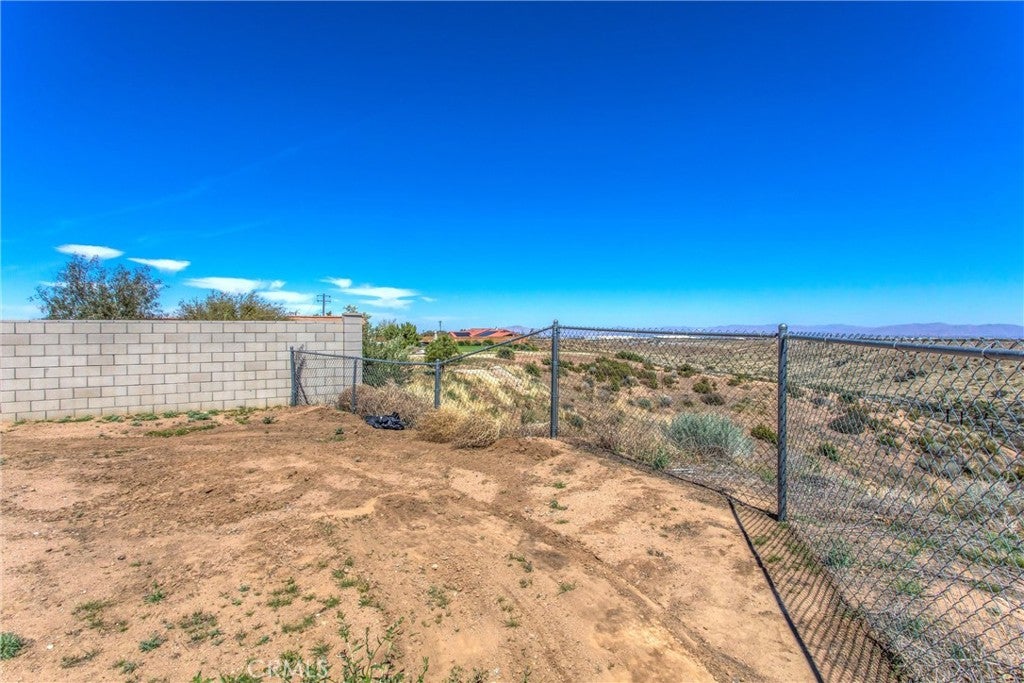 Oak Hills, California, 92344, United States, 3 Bedrooms Bedrooms, ,4 BathroomsBathrooms,Residential,For Sale,1977382