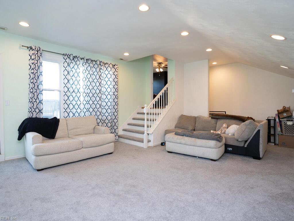 Virginia Beach Va, Virginia, 23457, United States, 4 Bedrooms Bedrooms, ,3 BathroomsBathrooms,Residential,For Sale,1989088