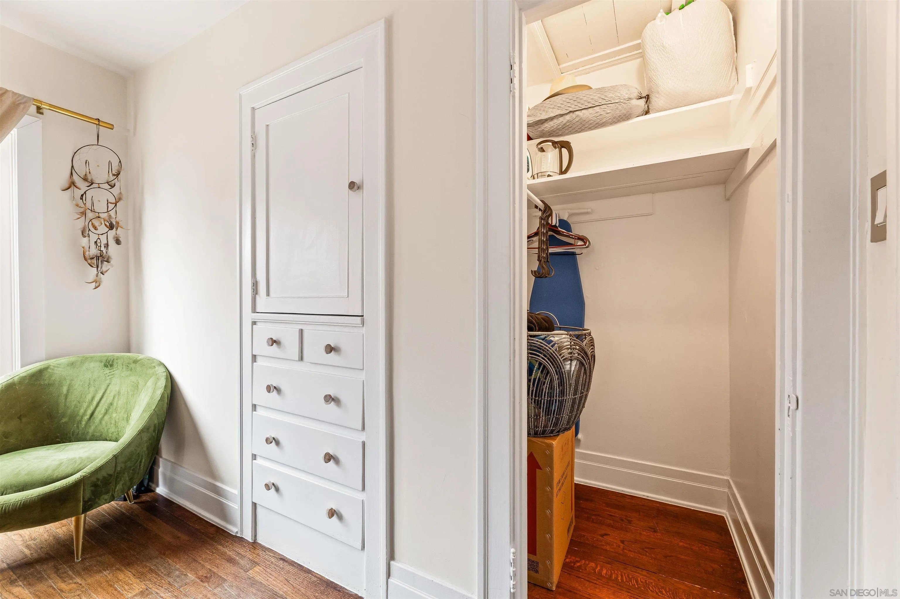 North Hollywood, California, 91601, United States, 2 Bedrooms Bedrooms, ,1 BathroomBathrooms,Residential,For Sale,1992001