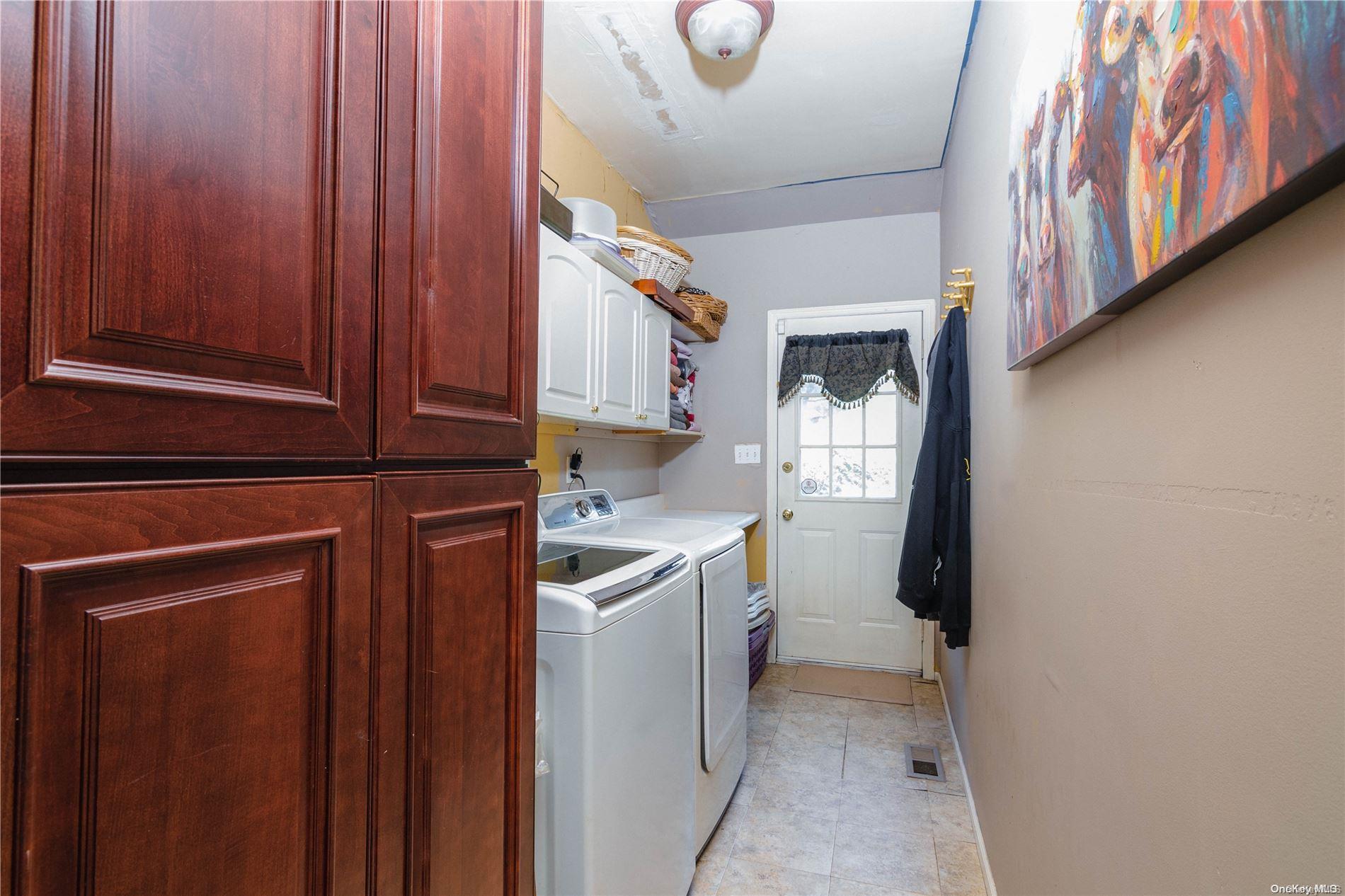 Smithtown, New York, 11787, United States, 4 Bedrooms Bedrooms, ,3 BathroomsBathrooms,Residential,For Sale,1728654