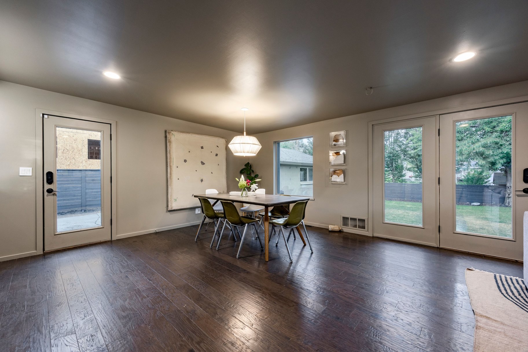  Spacious Millcreek Bungalow with Expansive Backyard & 2-Car Garage - 物件實景