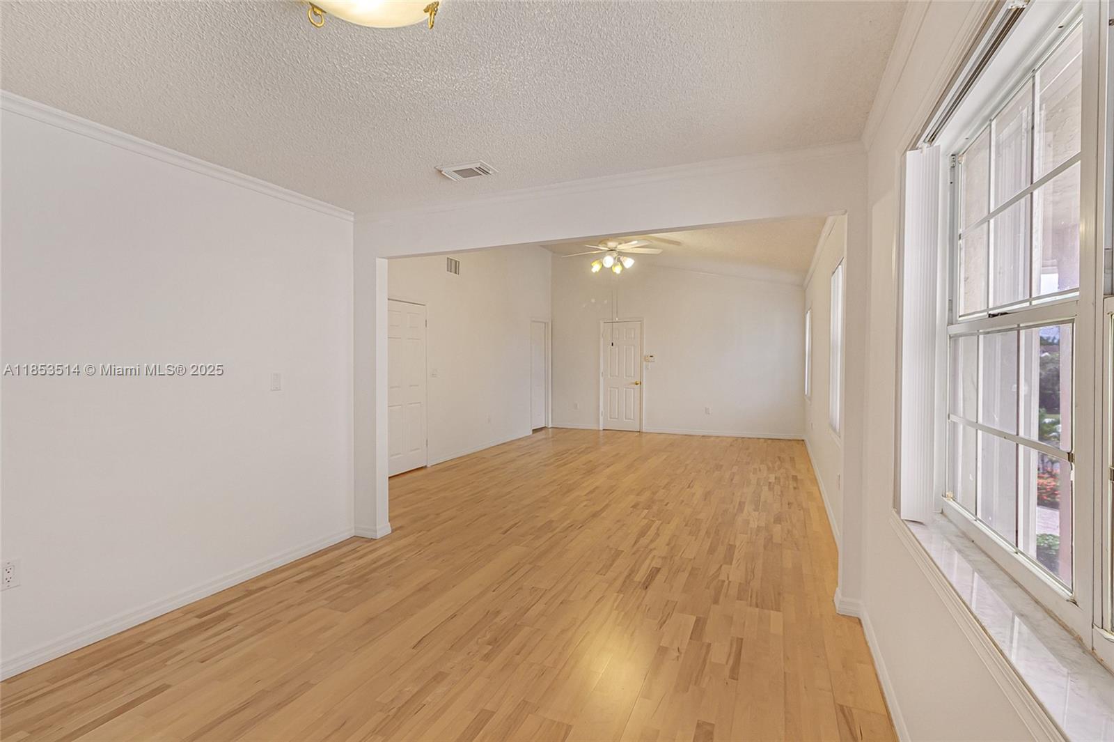 Hialeah, Florida, 33015, United States, 4 Bedrooms Bedrooms, ,3 BathroomsBathrooms,Residential,For Sale,1918630