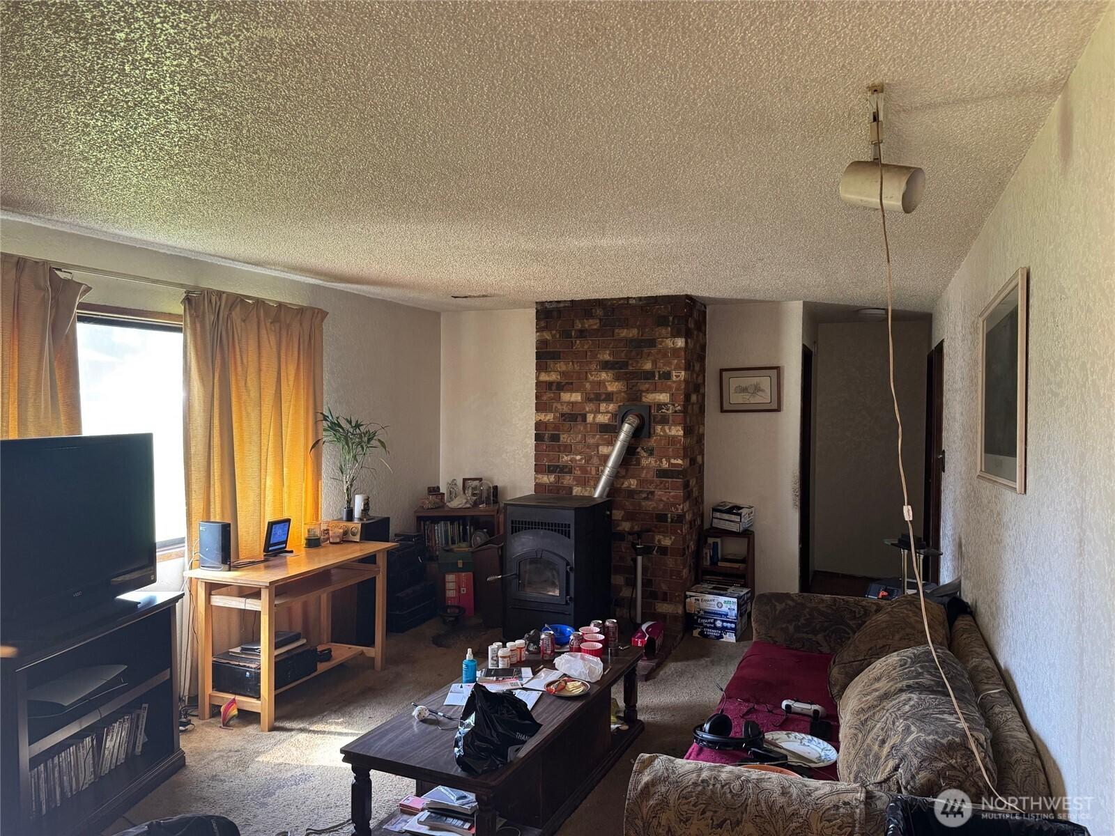 MOUNTLAKE TERRACE, Washington, 98043, United States, 4 Bedrooms Bedrooms, ,2 BathroomsBathrooms,Residential,For Sale,1940949
