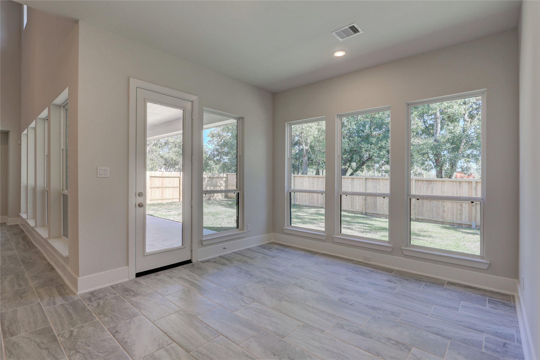 Conroe, Texas, 77304, United States, 4 Bedrooms Bedrooms, ,4 BathroomsBathrooms,Residential,For Sale,1991040