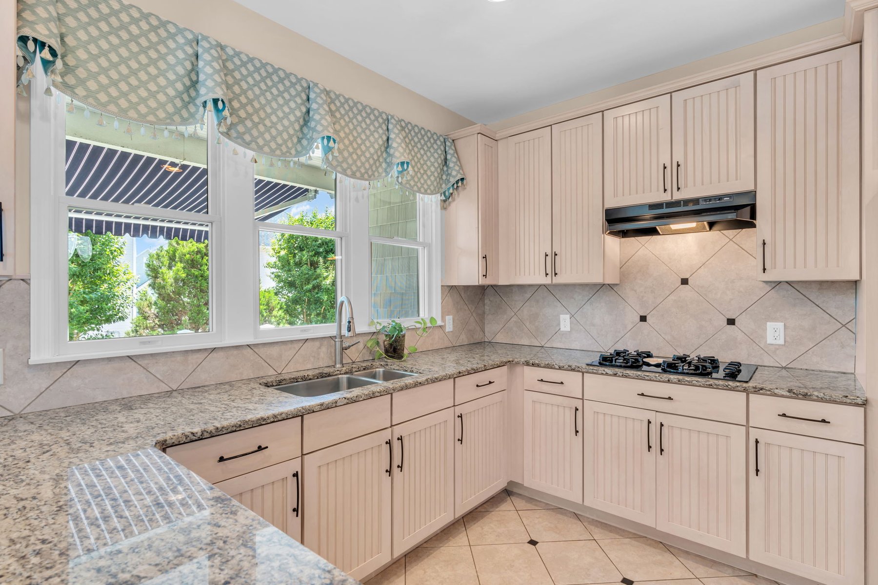  Rare End-Unit Coastal Townhome - 物件實景
