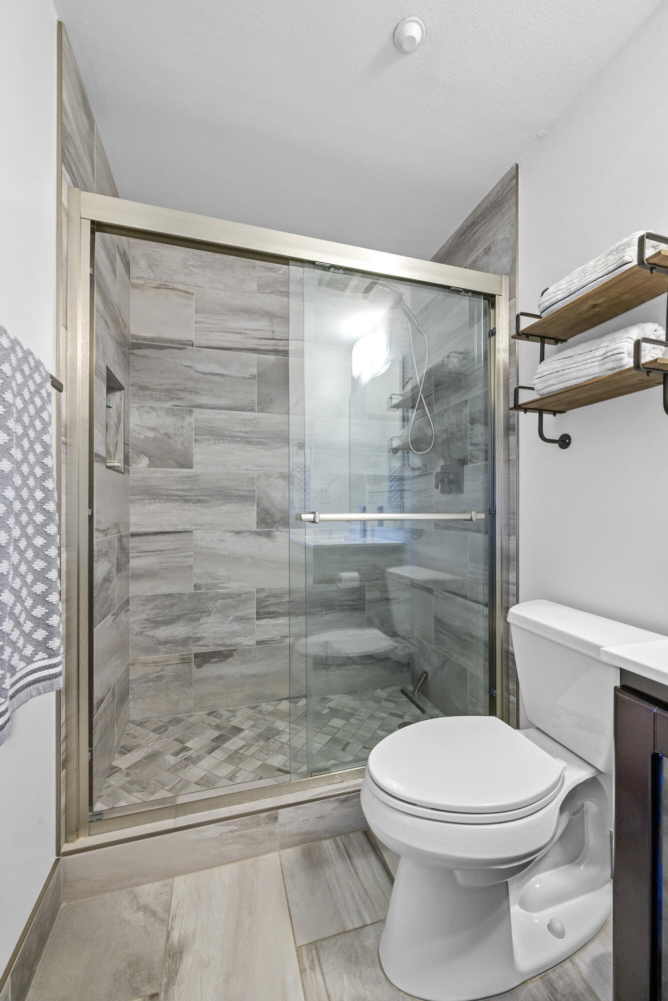 Destin, Florida, 32541, United States, 2 Bedrooms Bedrooms, ,2 BathroomsBathrooms,Residential,For Sale,1722563
