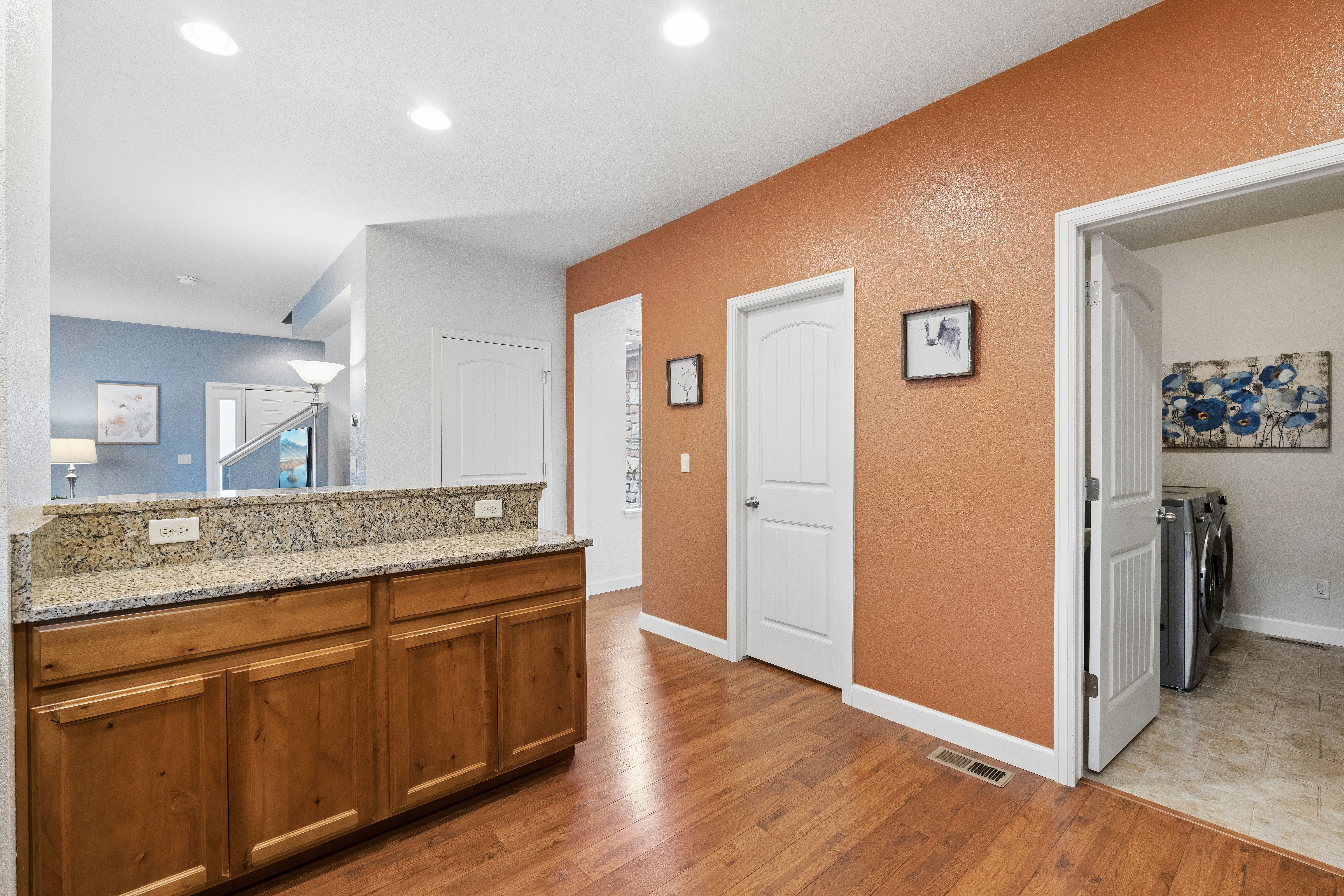  Truly Move-In Ready, Well-Maintained Duplex in the Desirable Town of Loveland - 物件實景
