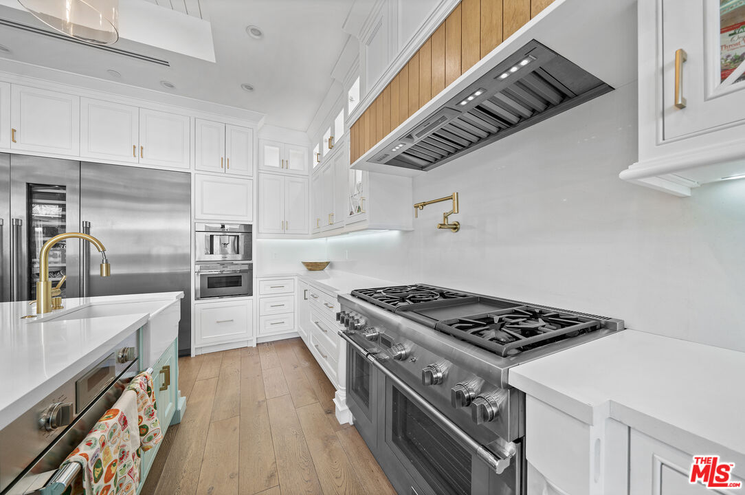 Valley Village, California, 91607, United States, 7 Bedrooms Bedrooms, ,8 BathroomsBathrooms,Residential,For Sale,1997303