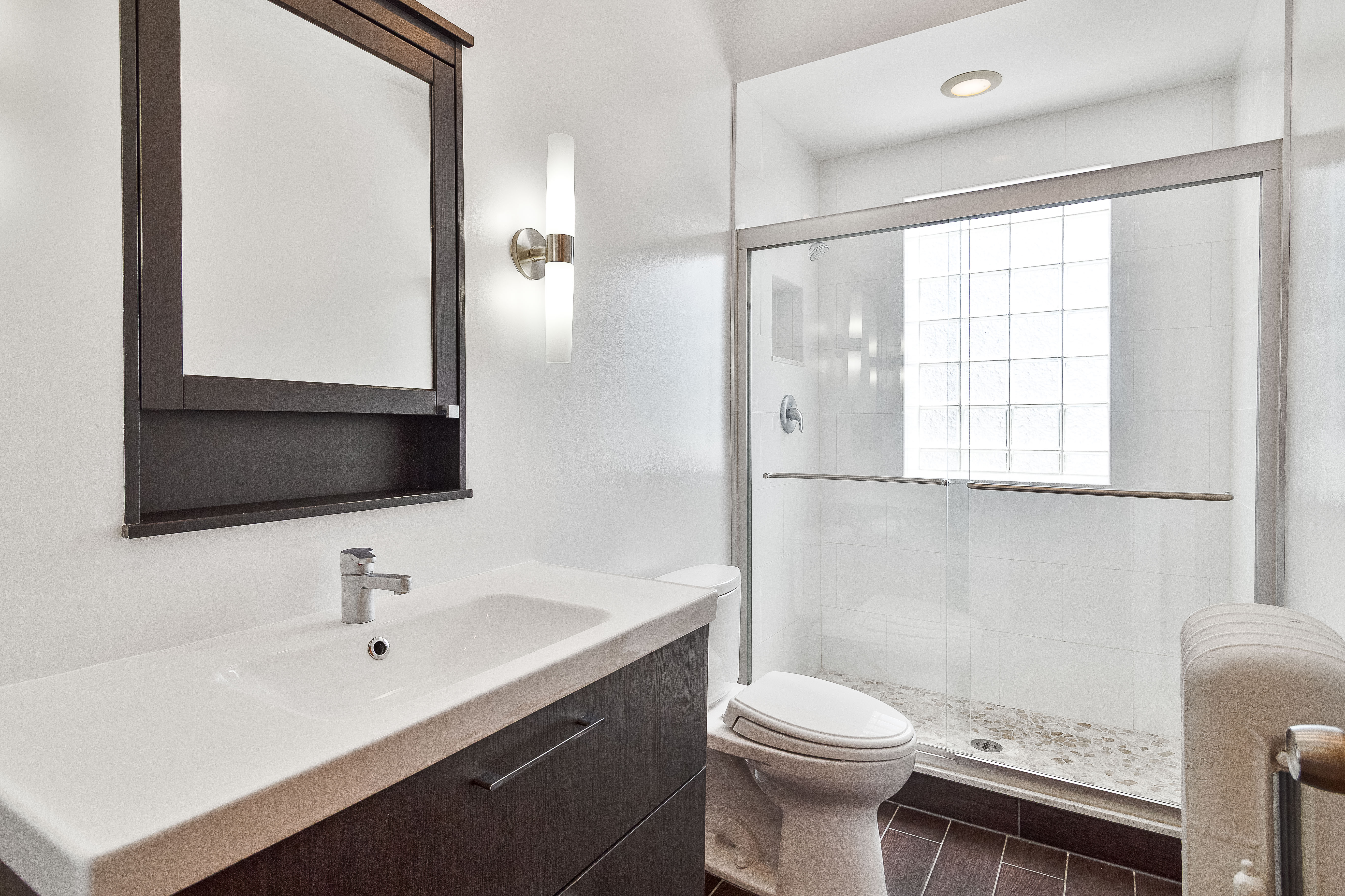  This Home Delivers Privacy, Volume, and Timeless Vintage Character - 物件實景
