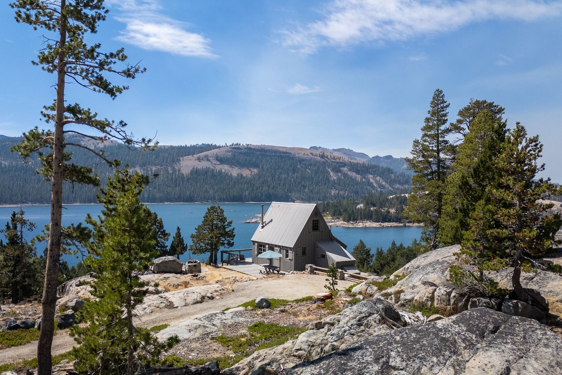  The Juniper Cabin: A Wild Invitation to See the World Differently - 物件實景