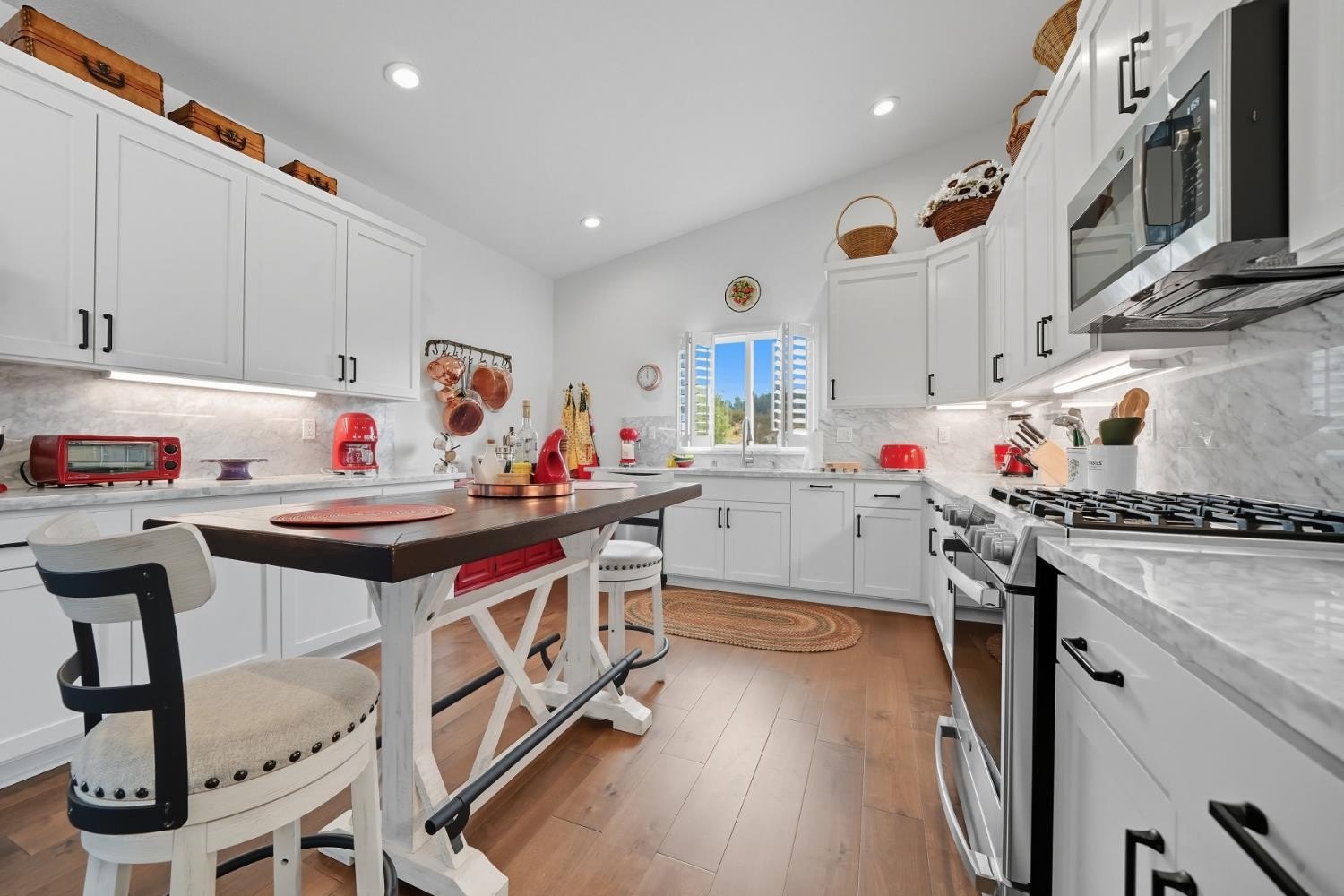 Mountain Ranch, California, 95246, United States, 4 Bedrooms Bedrooms, ,3 BathroomsBathrooms,Residential,For Sale,1976559