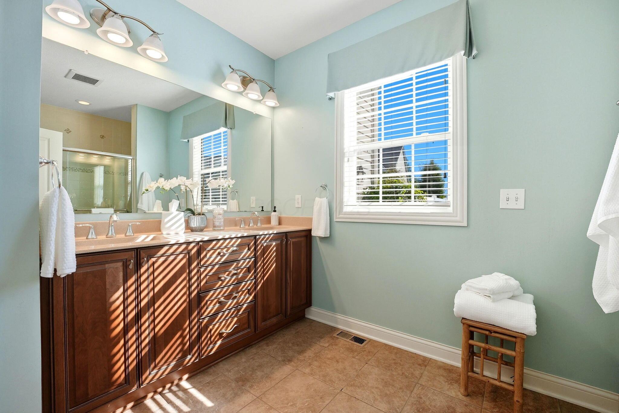 New Albany, Ohio, 43054, United States, 4 Bedrooms Bedrooms, ,5 BathroomsBathrooms,Residential,For Sale,1991111