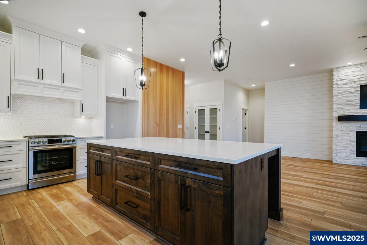 Salem, Oregon, 97306, United States, 4 Bedrooms Bedrooms, ,2 BathroomsBathrooms,Residential,For Sale,1857017