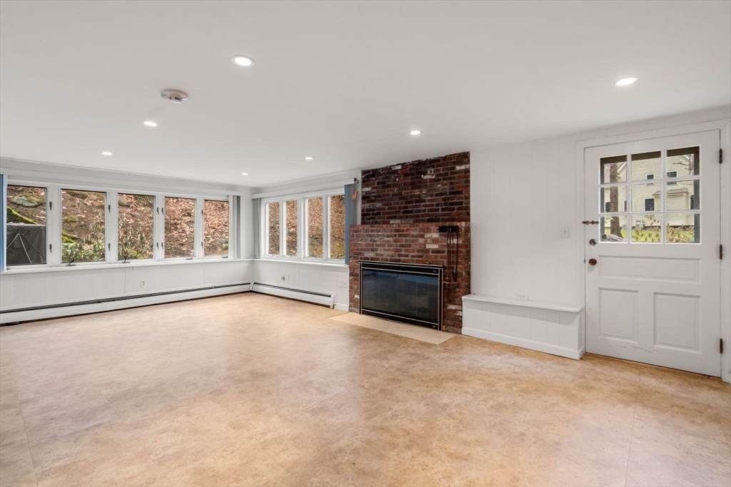 Weston, Massachusetts, 02493, United States, 4 Bedrooms Bedrooms, ,4 BathroomsBathrooms,Residential,For Sale,1947070