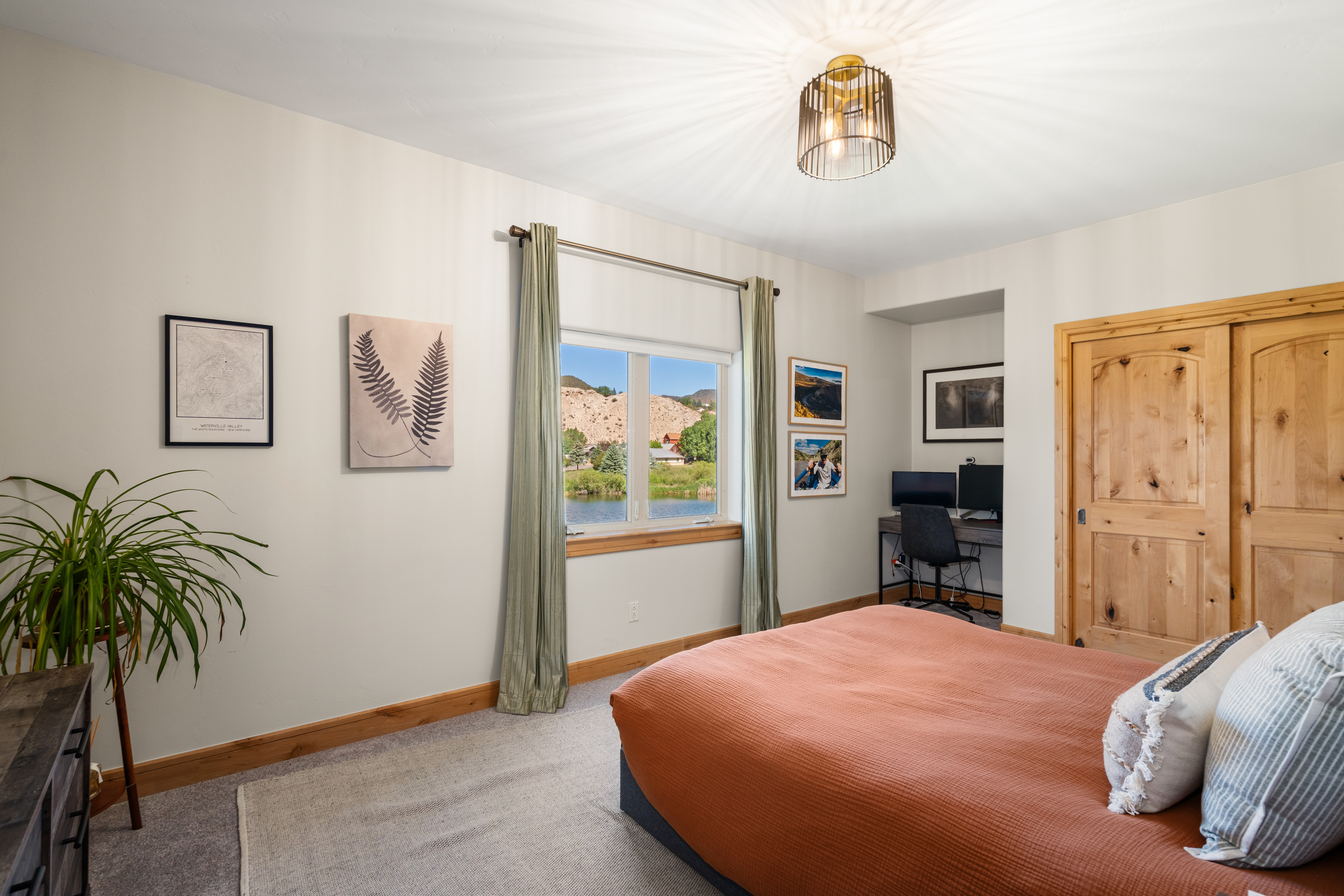  Inviting Home Features Soaring Vaulted Ceilings, Expansive Windows~ - 物件實景