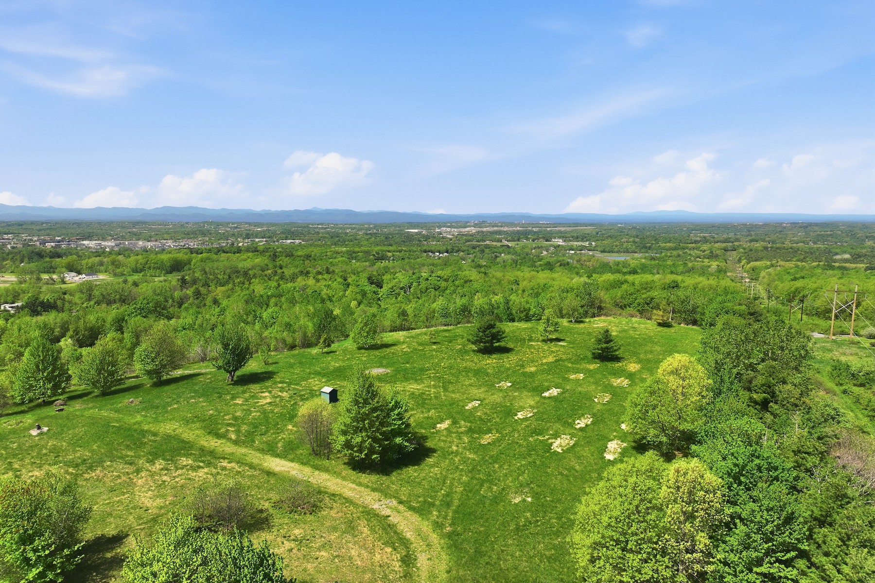  351 Ledgewood Drive - 物件實景