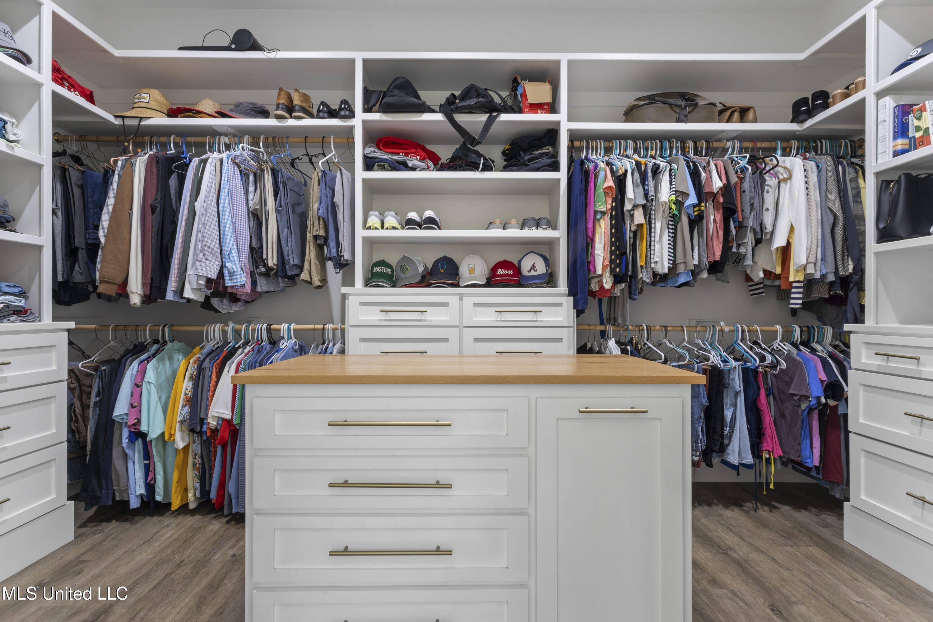 Biloxi, Mississippi, 39531, United States, 4 Bedrooms Bedrooms, ,4 BathroomsBathrooms,Residential,For Sale,1978703