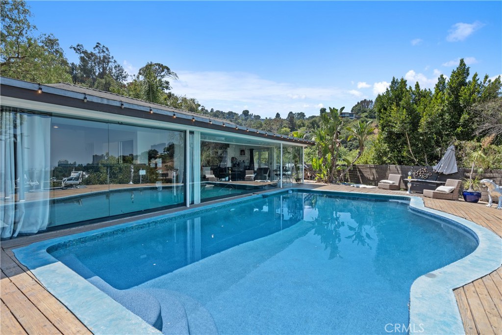 Los Angeles, California, 90068, United States, 2 Bedrooms Bedrooms, ,2 BathroomsBathrooms,Residential,For Sale,1918041