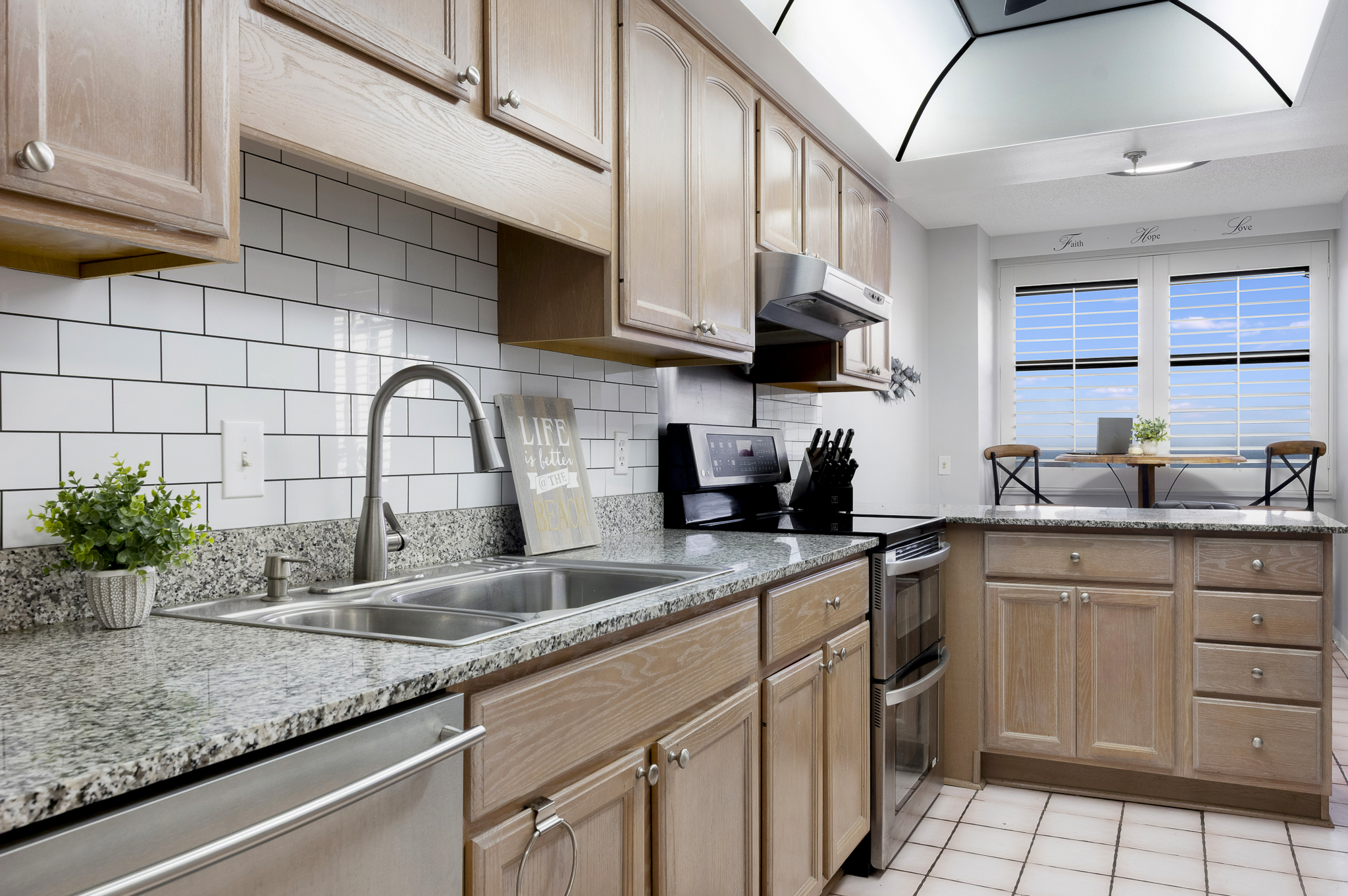 Largo, Florida, 33774, United States, 2 Bedrooms Bedrooms, ,2 BathroomsBathrooms,Residential,For Sale,1984220