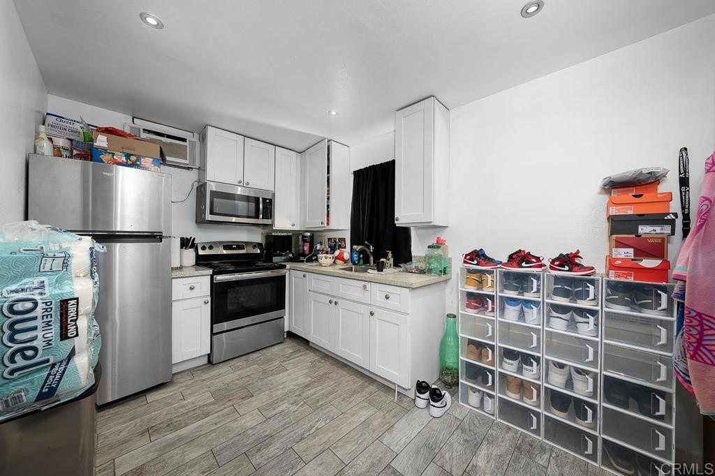 El Cajon, California, 92020, United States, 2 Bedrooms Bedrooms, ,1 BathroomBathrooms,Residential,For Sale,1986327