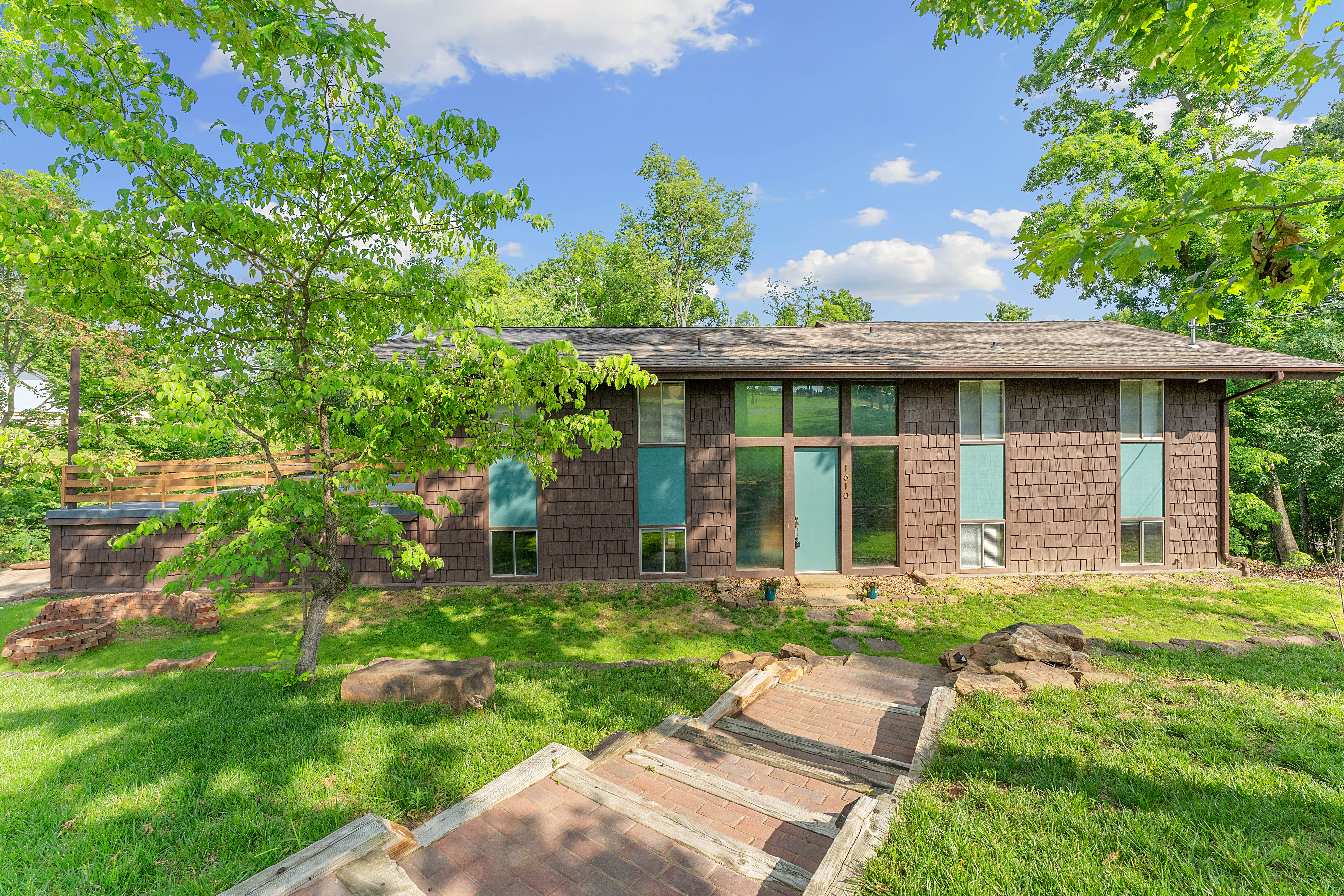 Bentonville, Arkansas, 72712, United States, 3 Bedrooms Bedrooms, ,2 BathroomsBathrooms,Residential,For Sale,1846586