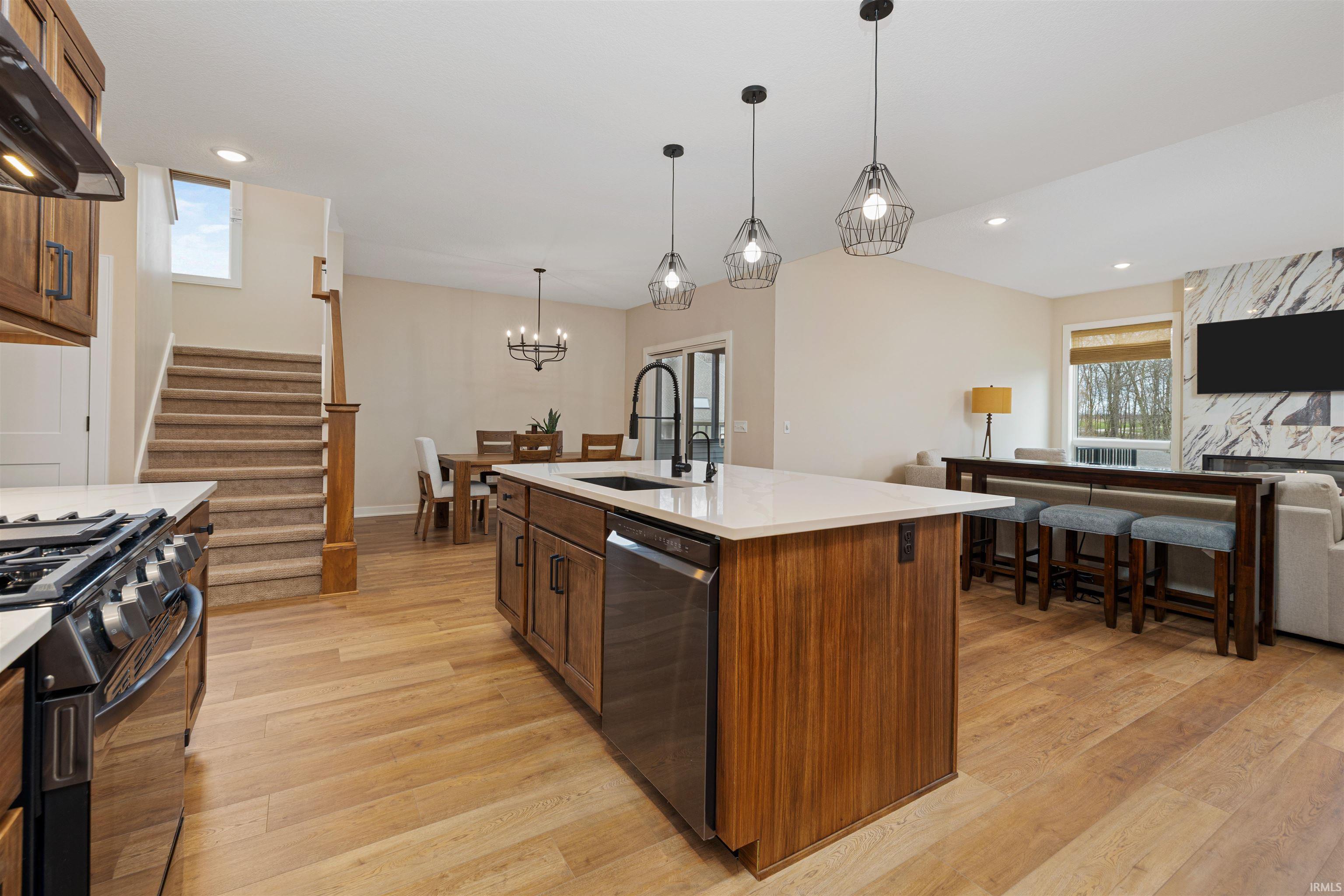 Leo, Indiana, 46765, United States, 5 Bedrooms Bedrooms, ,4 BathroomsBathrooms,Residential,For Sale,1981787